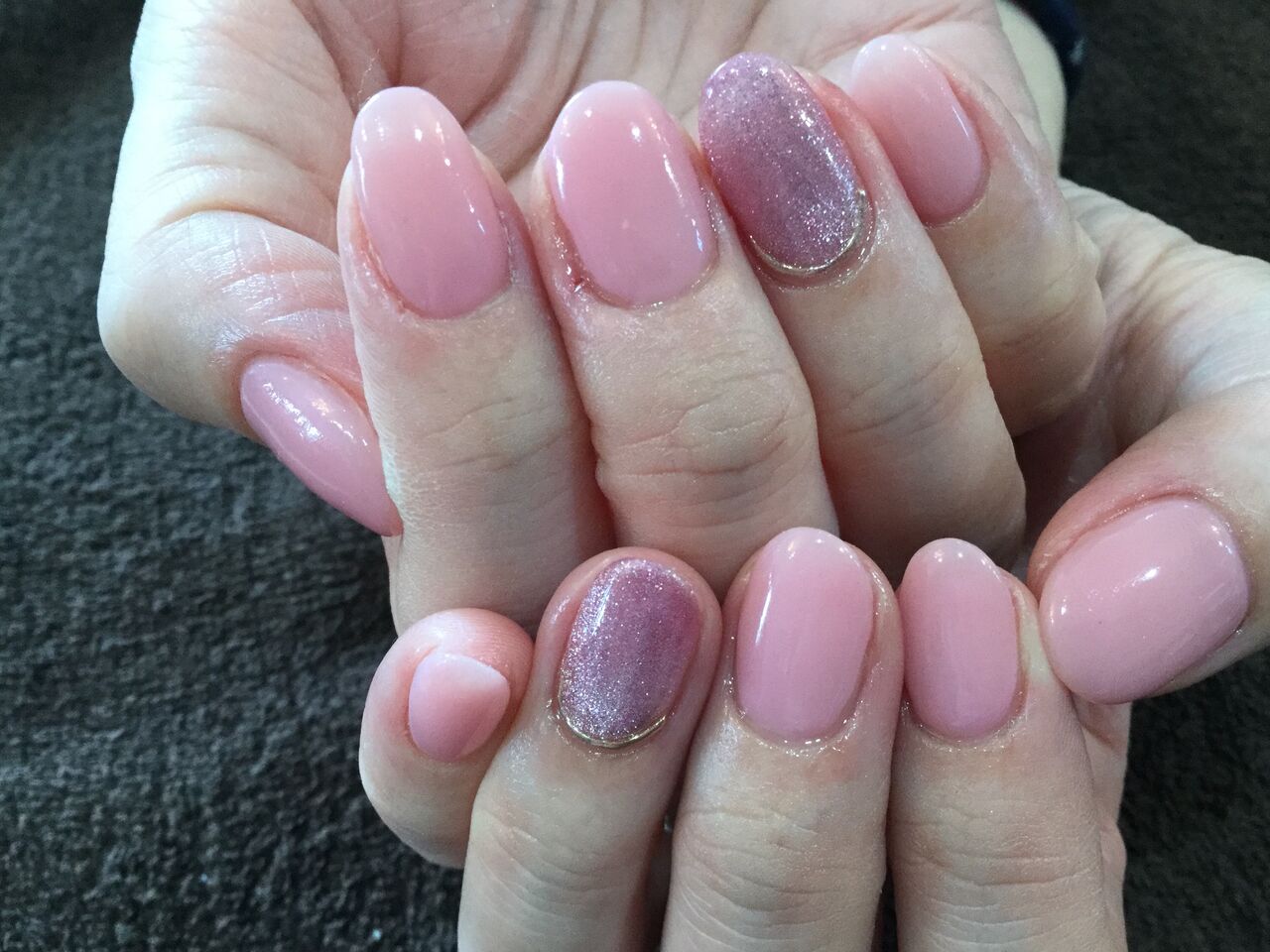 ピンクでまとめたキュートな色変えワンカラーネイル Nail Salon Freestyle