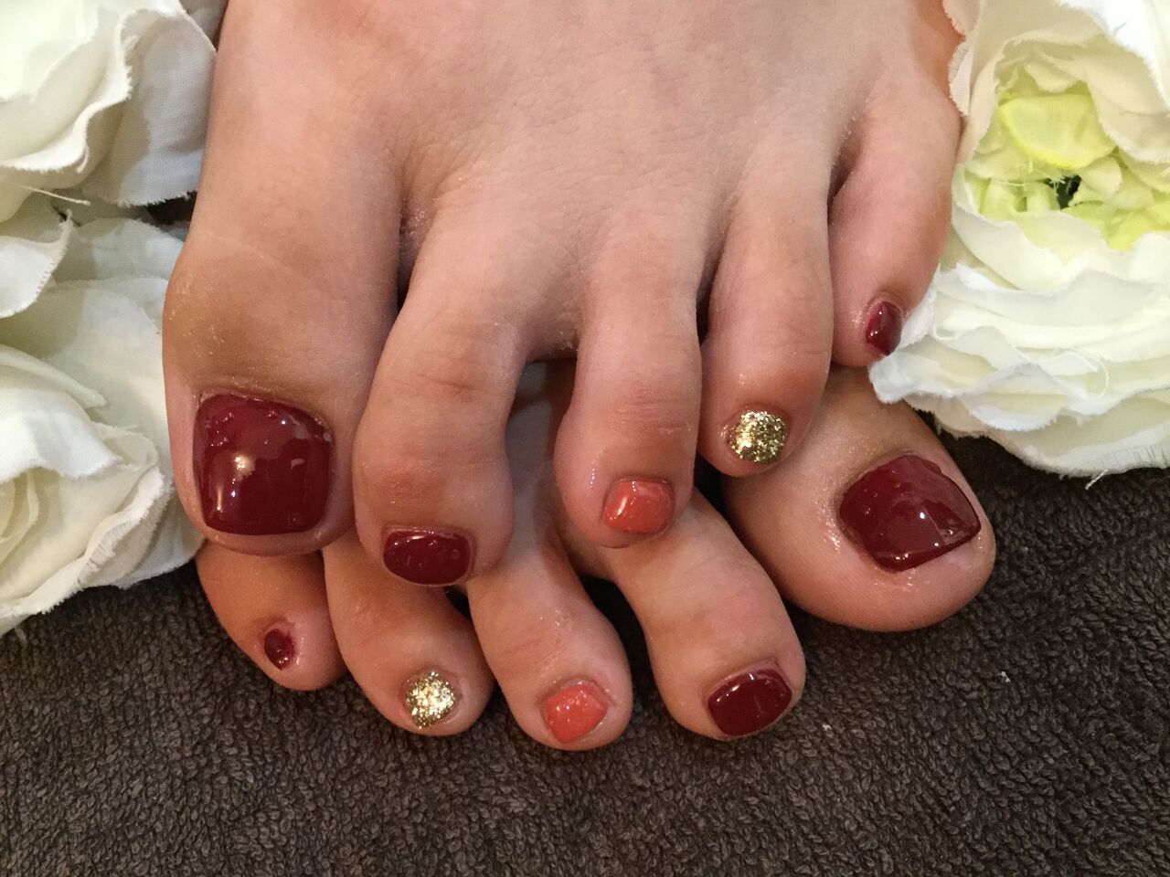 シンプルな秋色の色変えフットネイル Nail Salon Freestyle