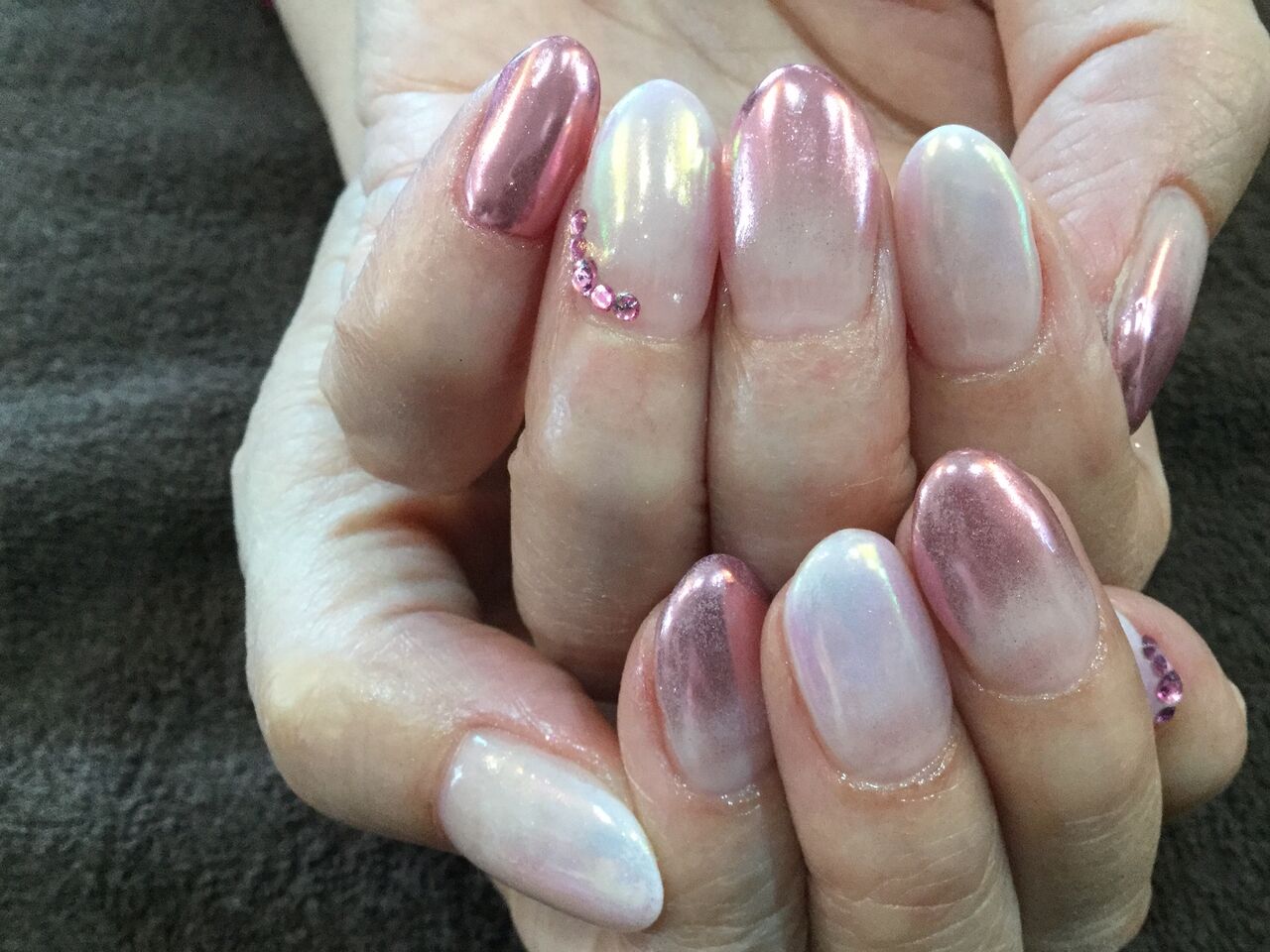 ピカピカ オーロラピンク ローズピンクのグラデーションネイル Nail Salon Freestyle