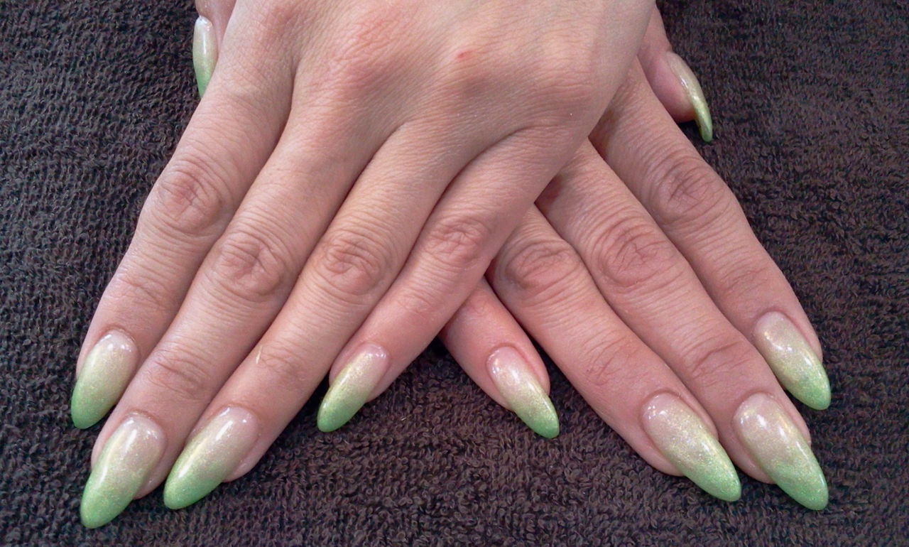 パールライトグリーンのグラデーションジェルネイル : Nail パールライトグリーンのグラデーションジェルネイル : Nail