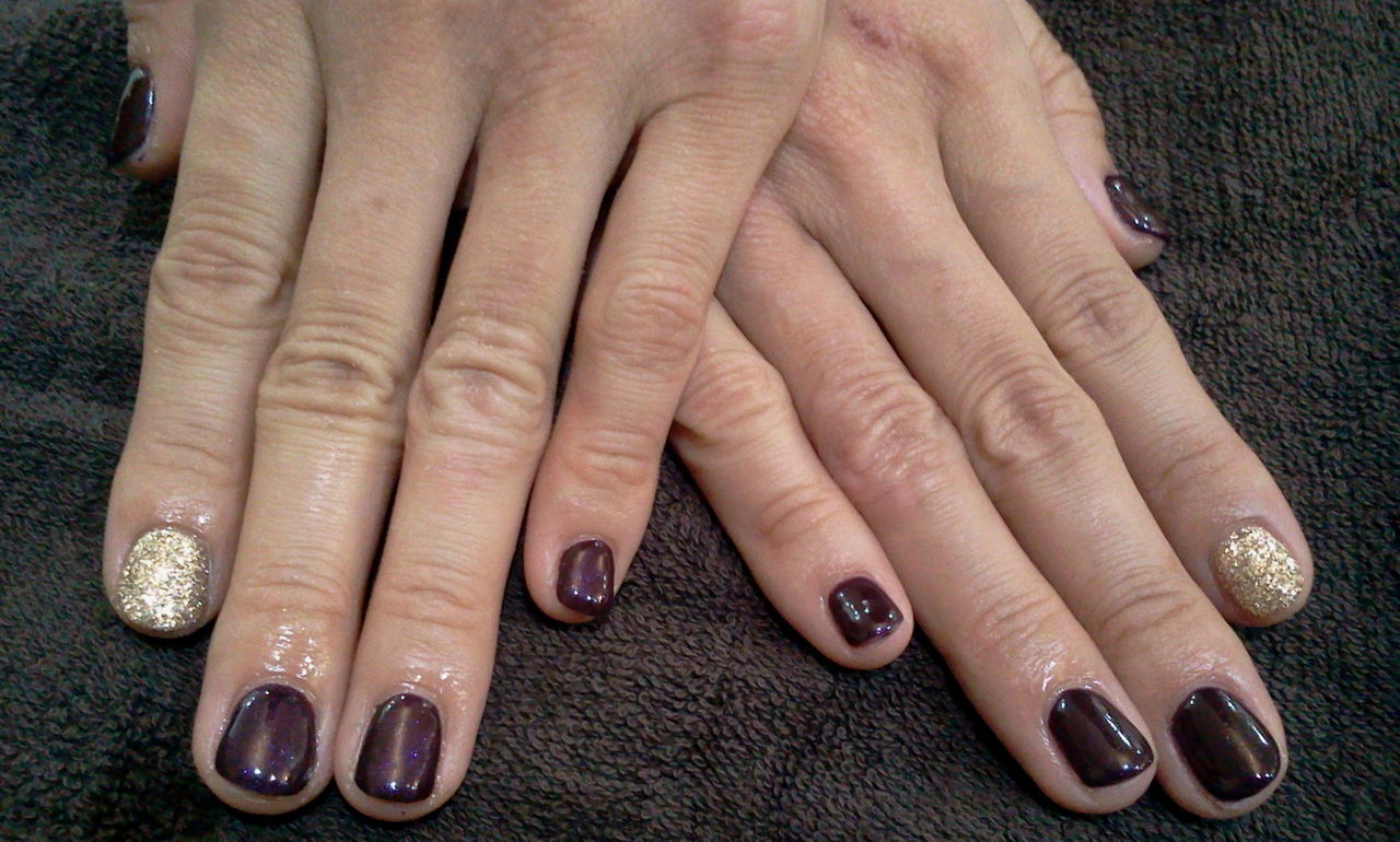 ワインレッド ダークゴールドのジェルネイル Nail Salon Freestyle