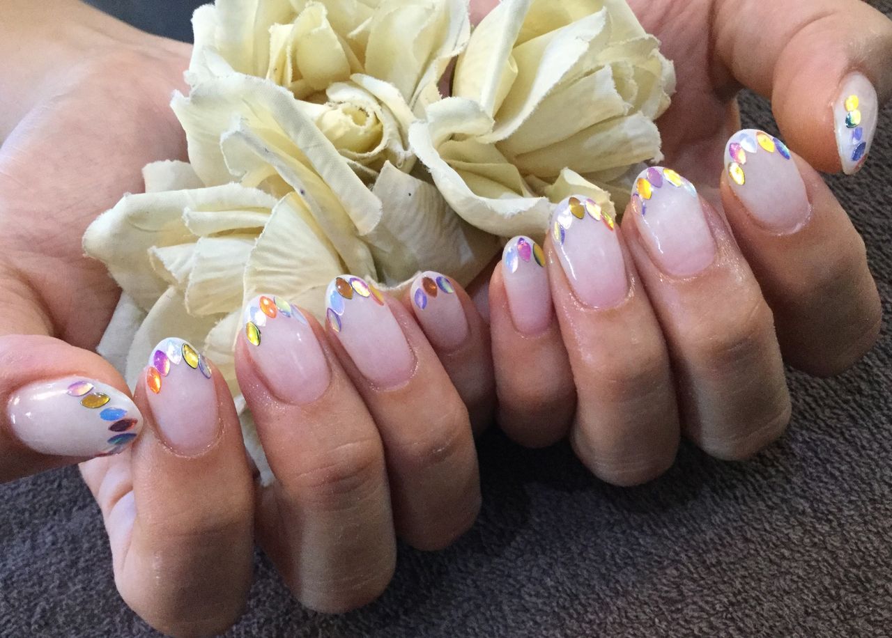 カラフル リーフホログラムのフレンチ風ジェルネイル Nail Salon Freestyle