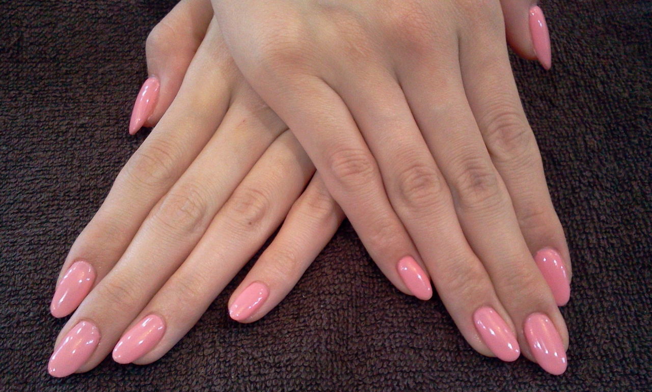 ピンクの一色塗りでシンプル可愛いジェルネイル Nail Salon Freestyle