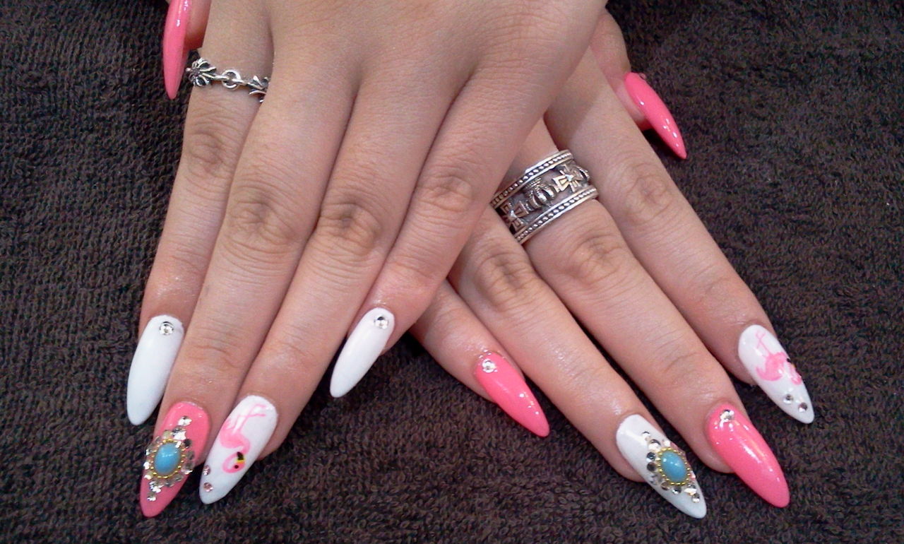 フラミンゴが可愛いピンク ホワイトのスカルプネイル Nail Salon Freestyle