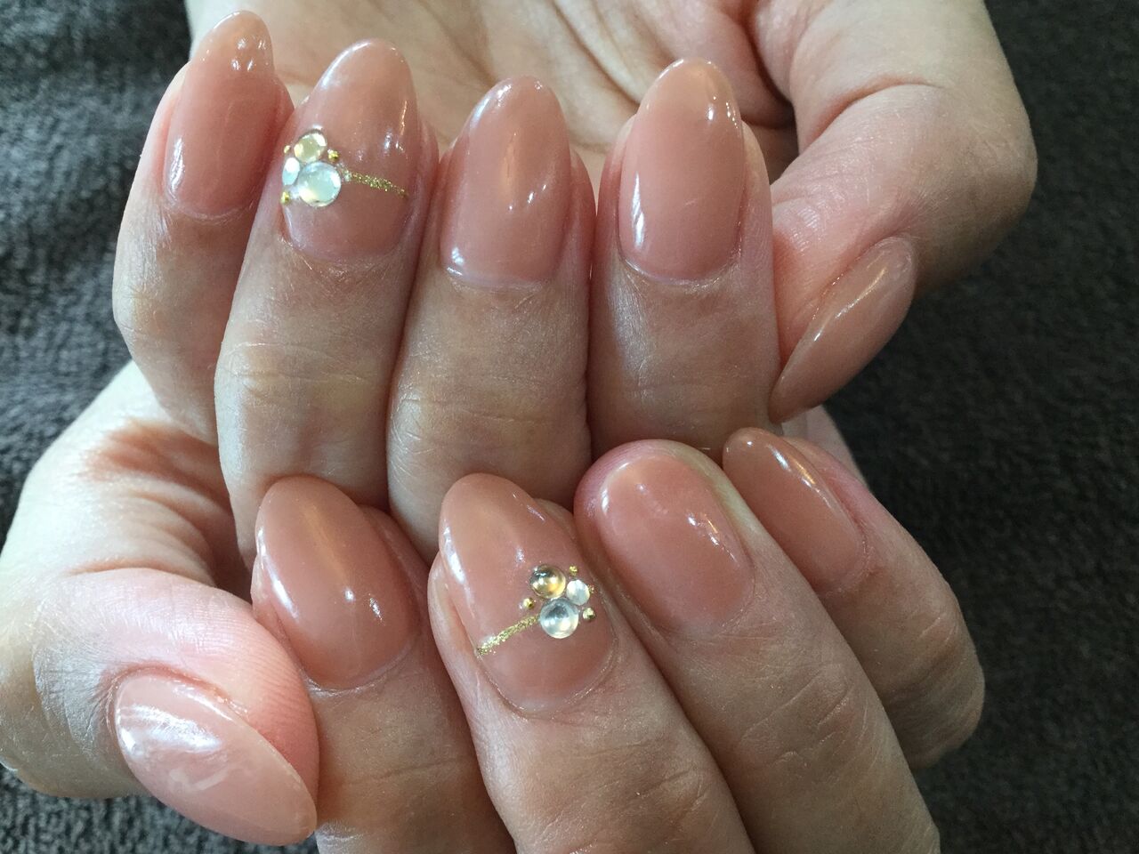 ラメラインやストーンがpoint ヴェールキャメルのシンプルワンカラーネイル Nail Salon Freestyle ラメラインやストーンがpoint ヴェールキャメルのシンプルワンカラーネイル Nail Salon Freestyle