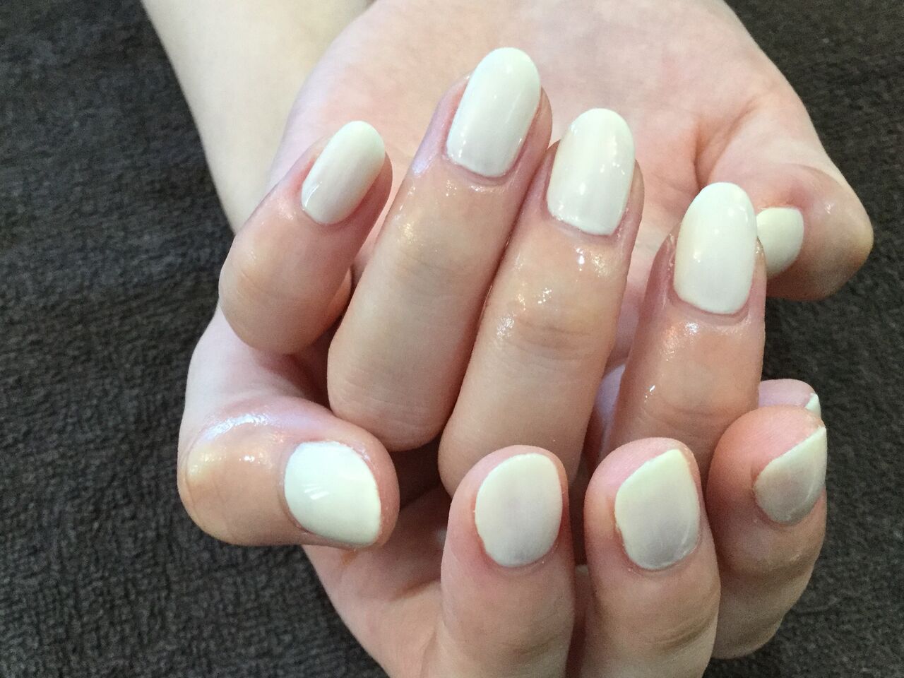 ジェルオフ後 アイボリーのワンカラーポリッシュネイル 彡 Nail Salon Freestyle ジェルオフ後 アイボリーのワンカラーポリッシュネイル 彡 Nail Salon Freestyle