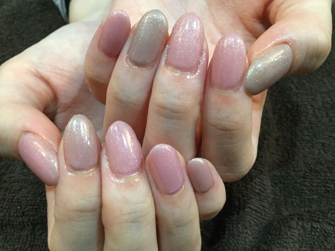 ピンク グレージュ ベージュの色変えハンドネイル Nail Salon Freestyle ピンク グレージュ ベージュの色変えハンドネイル Nail Salon Freestyle