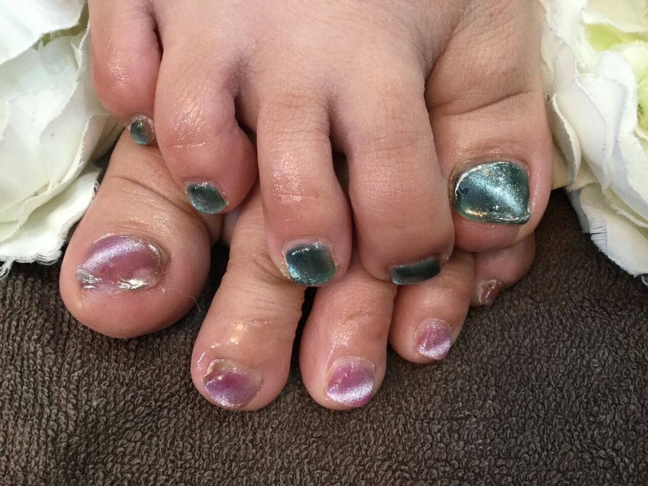 ギャラクシー エメラルドグリーン ピンクレディのアシンメトリーフット Nail Salon Freestyle
