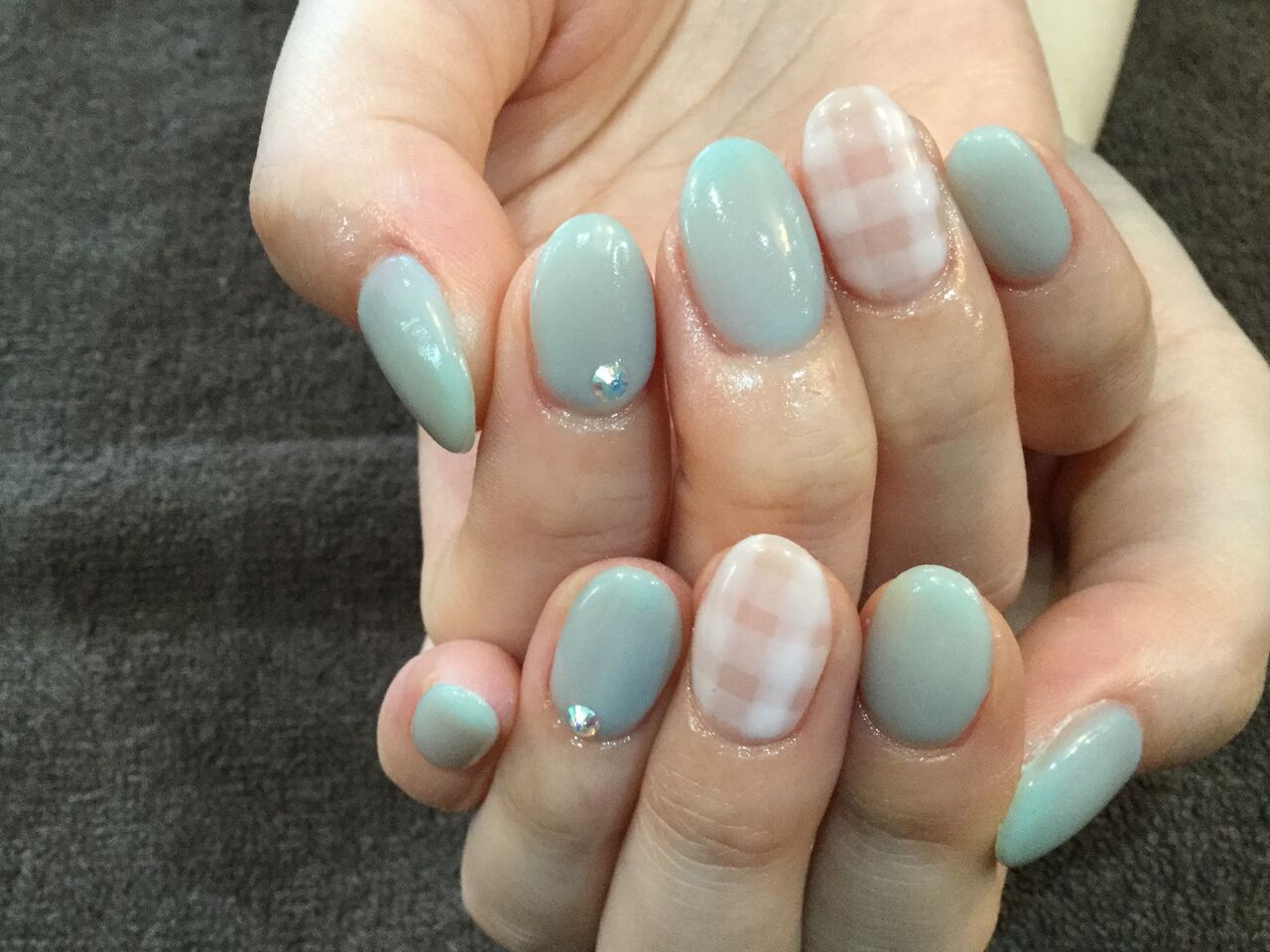 ギンガムチェックが可愛い ミントマカロンのワンカラーネイル Nail Salon Freestyle