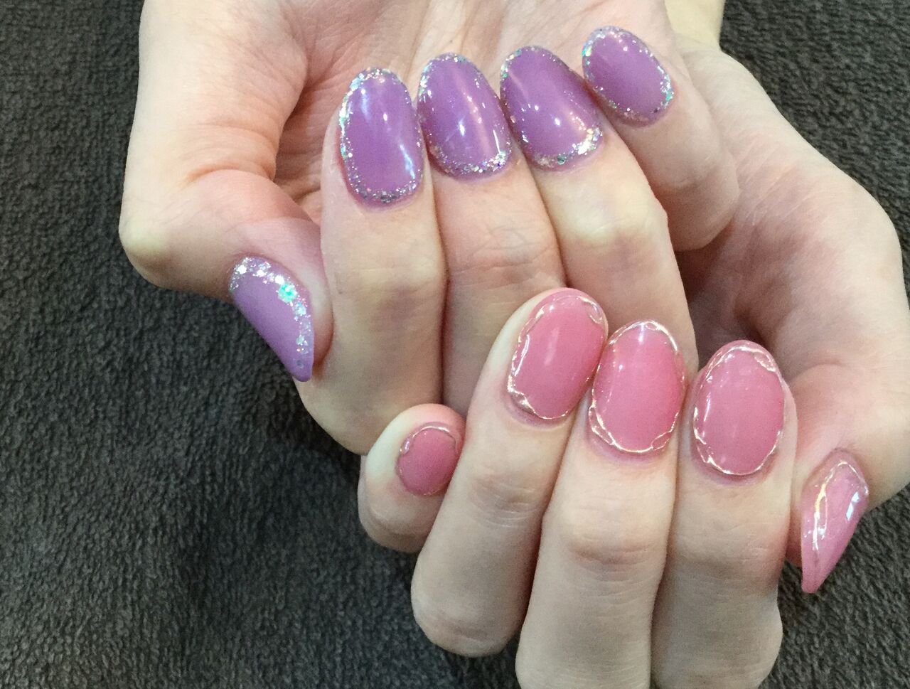 囲みラインで可愛く 春カラーのアシンメトリーネイル Nail Salon Freestyle 囲みラインで可愛く 春カラーのアシンメトリーネイル Nail Salon Freestyle