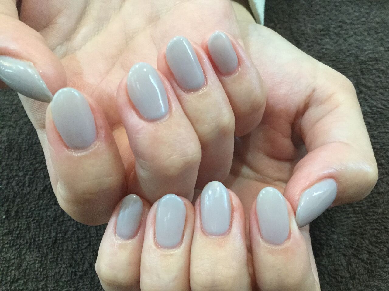 シンプル グレーのワンカラーネイル Nail Salon Freestyle