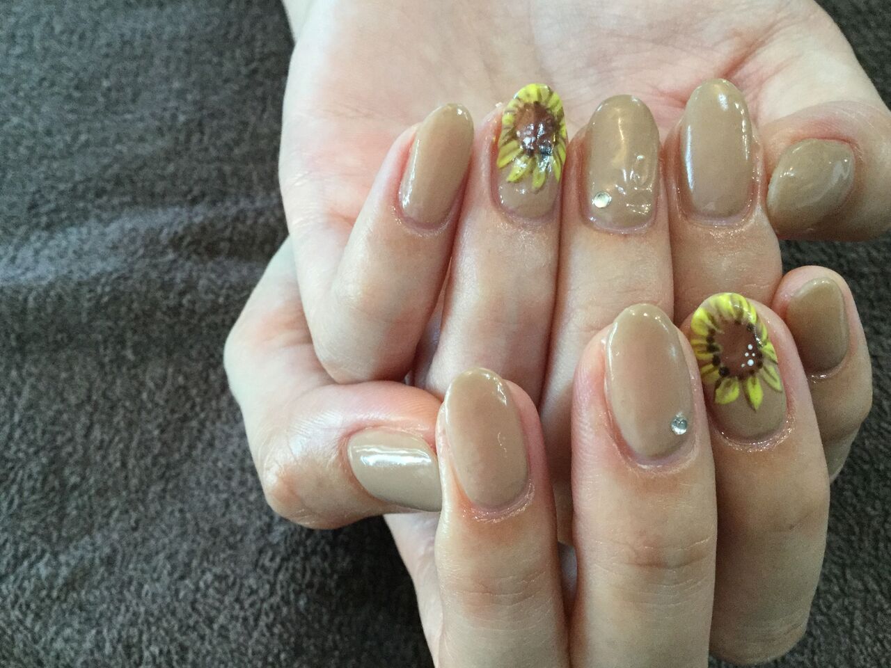 向日葵がpoint ペールマロンのシンプルワンカラーネイル Nail Salon Freestyle