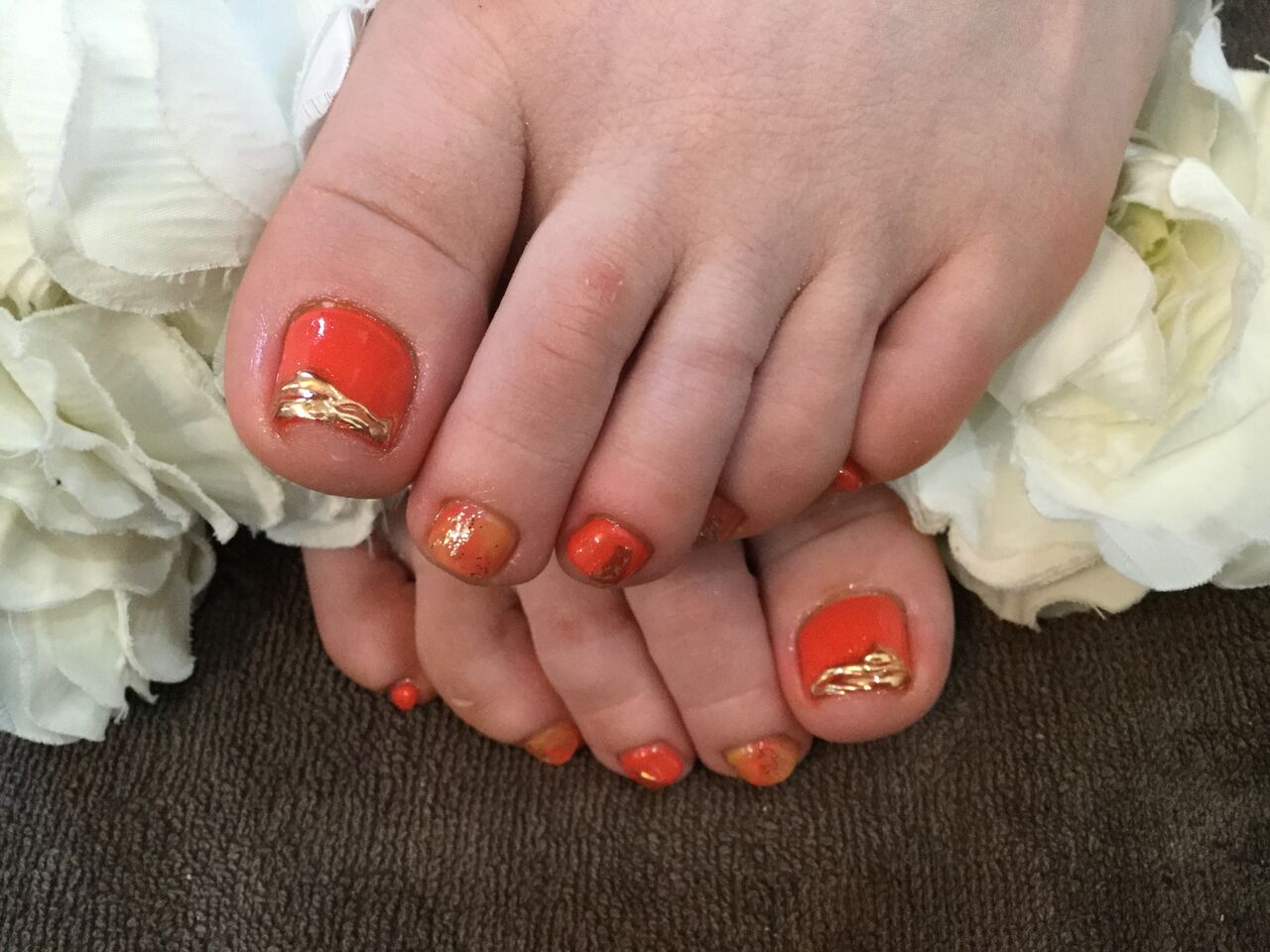 マーブル ミラーアートが可愛い オレンジフットネイル Nail Salon Freestyle マーブル ミラーアートが可愛い オレンジフットネイル Nail Salon Freestyle
