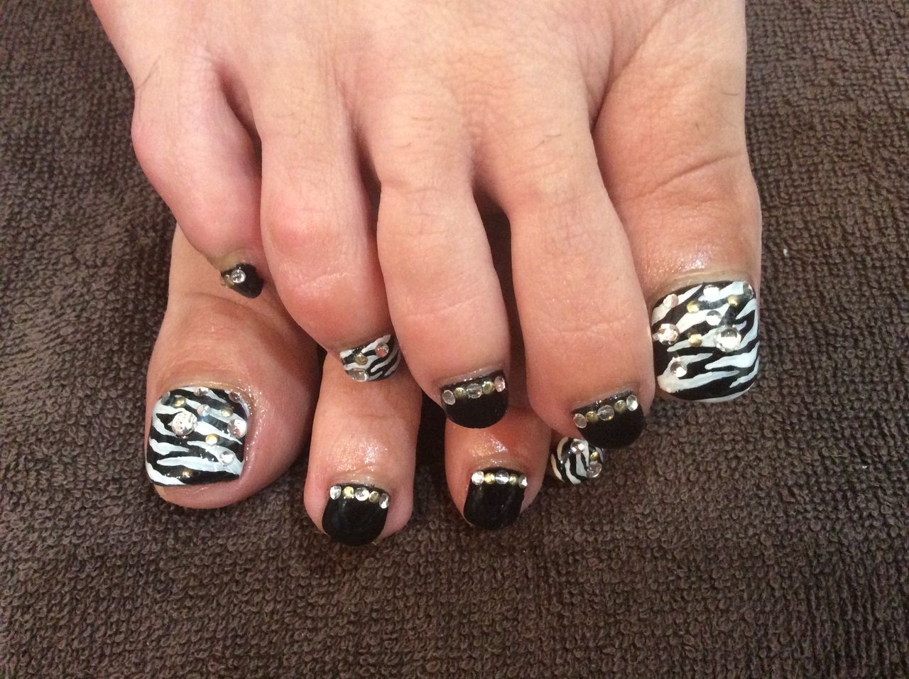 ブラックゼブラでカッコイイ フットジェルネイル Nail Salon Freestyle ブラックゼブラでカッコイイ フットジェルネイル Nail Salon Freestyle