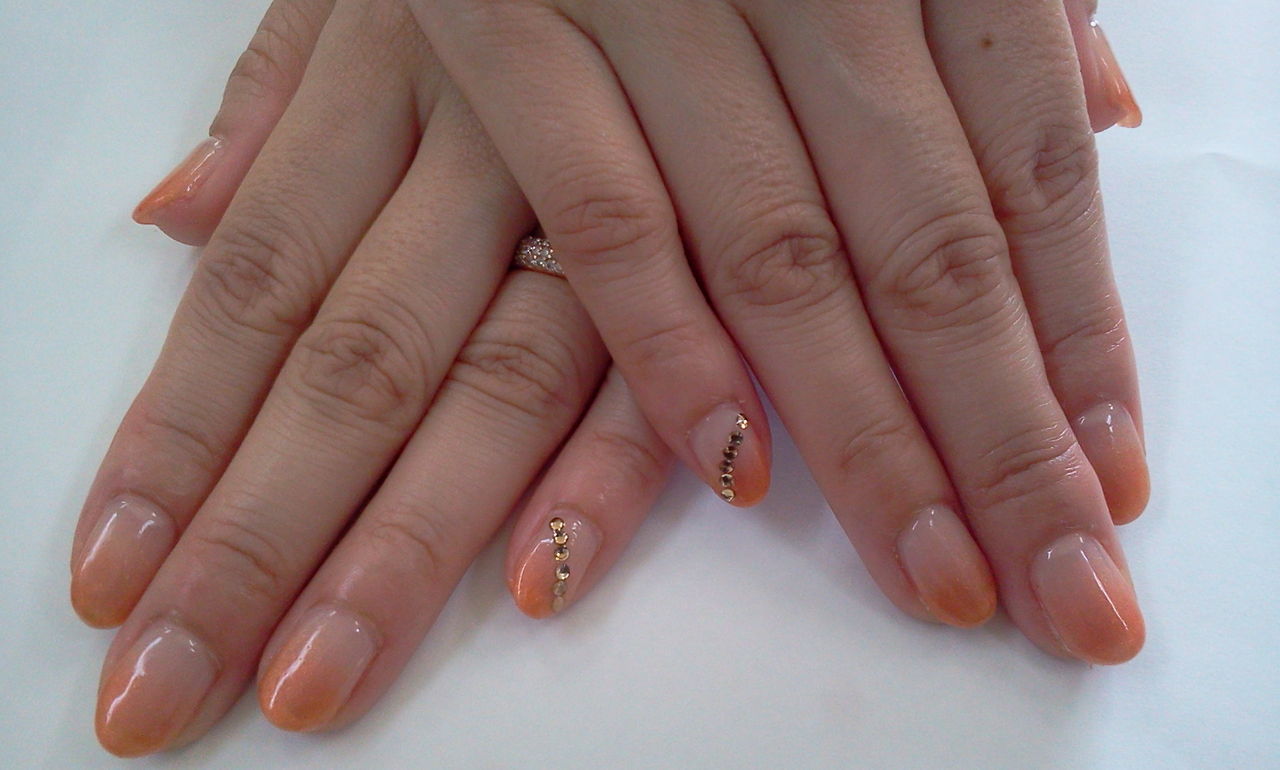 明るいオレンジが映える グラデーションジェルネイル Nail Salon Freestyle