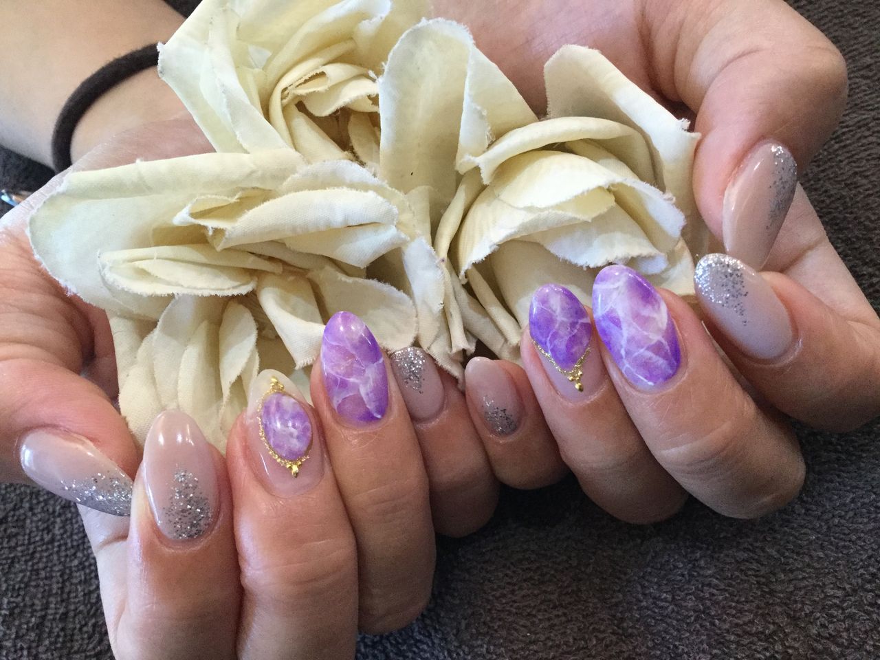 チュールグレージュ 大理石柄が大人っぽい色変え ジェルネイル Nail Salon Freestyle
