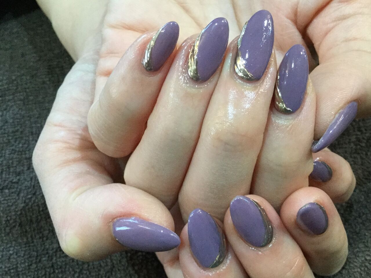 くすみパープル ゴールドミラーのワンカラーネイル 彡 Nail Salon Freestyle