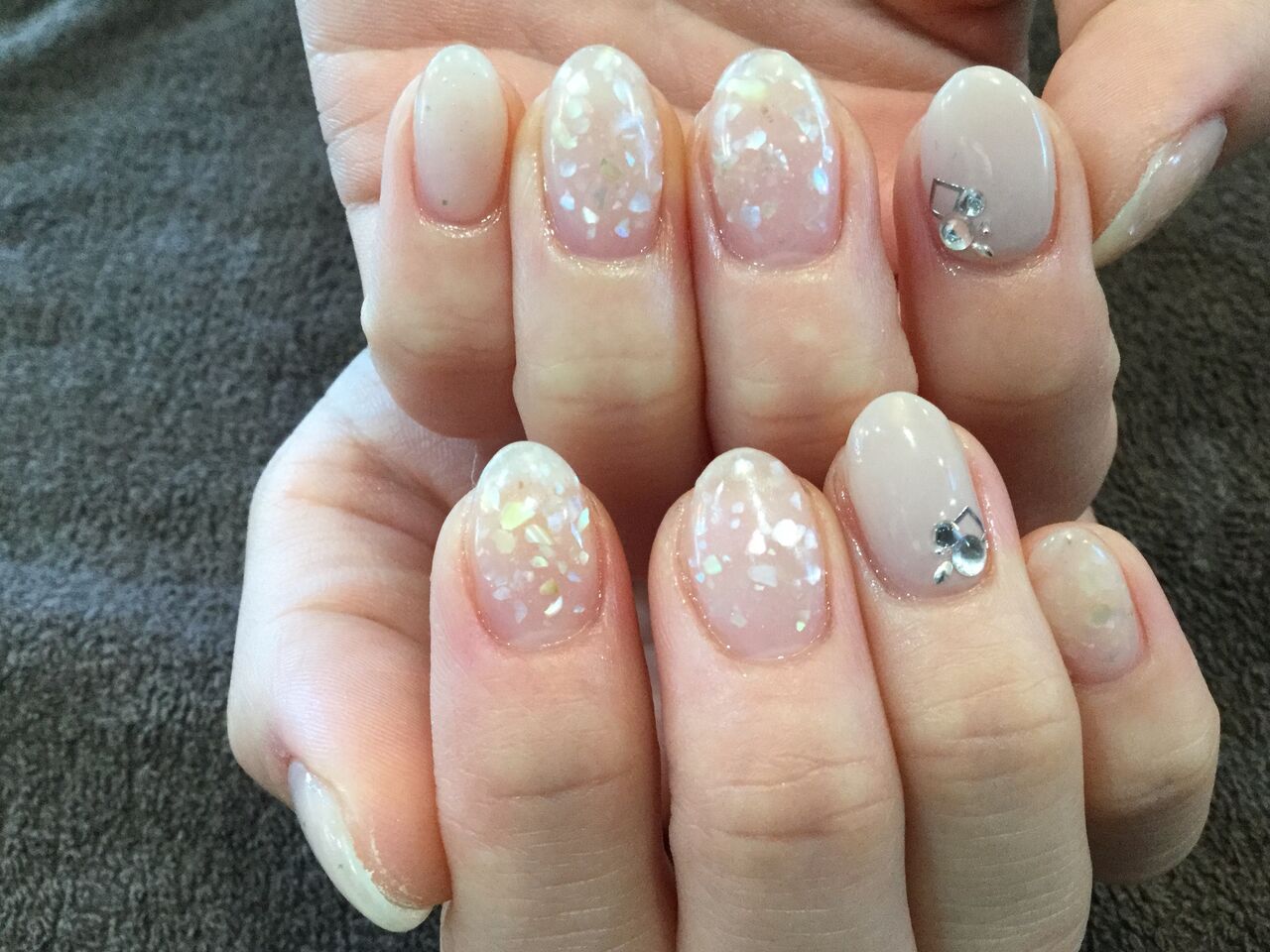 シェルの透明感が可愛い 色変えネイル Nail Salon Freestyle
