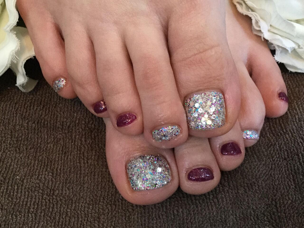 キラキラ 輝くラメホロ入りカラー アメジストのフットネイル Nail Salon Freestyle