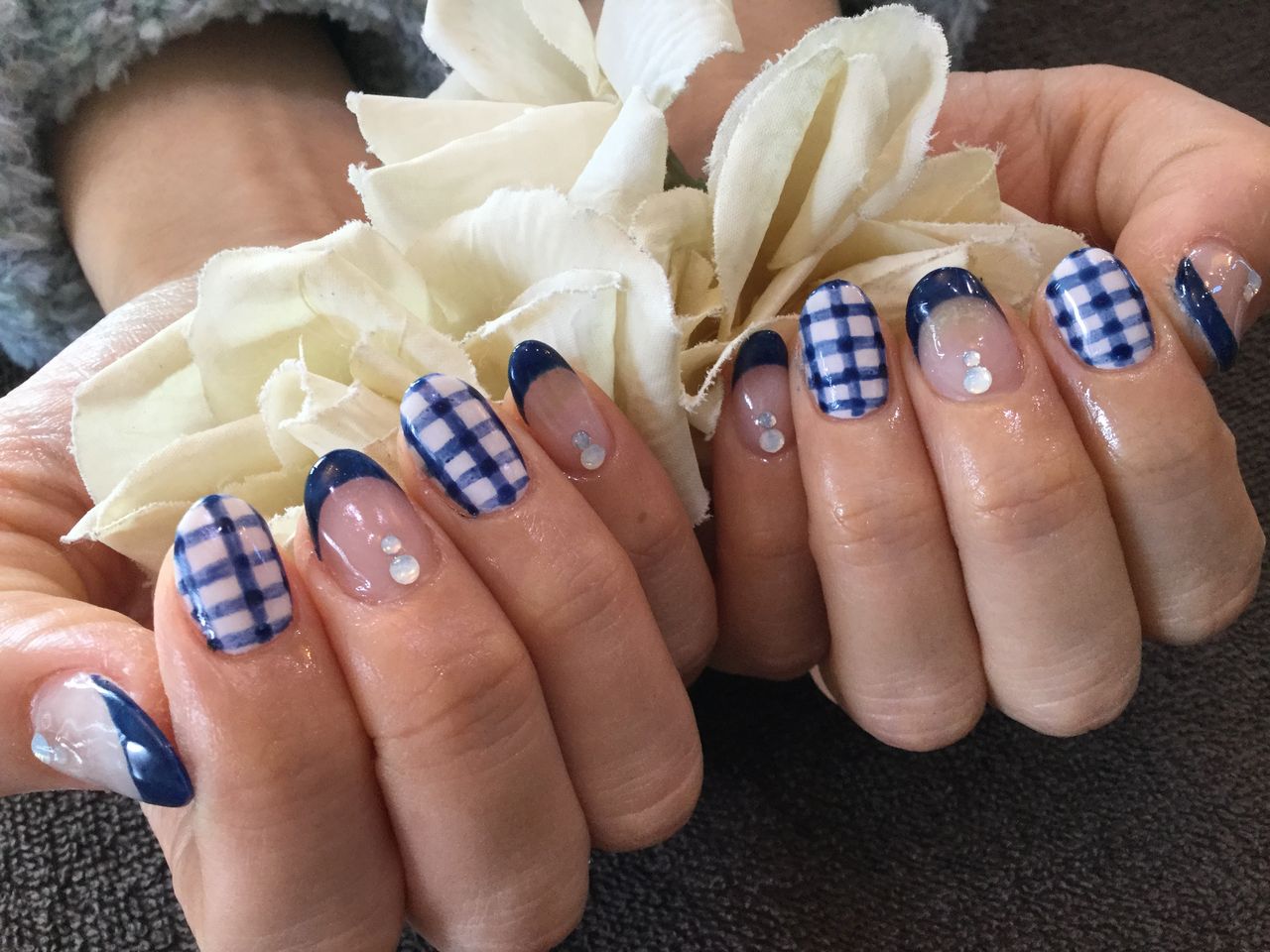 ネイビー ギンガムチェックがガーリー なフレンチ ジェルネイル Nail Salon Freestyle