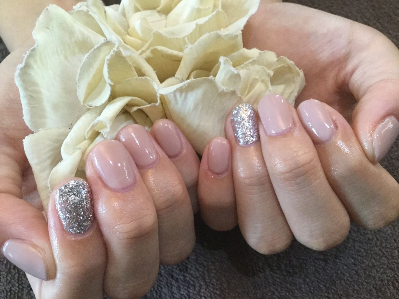 チュールグレージュ ダイヤモンドシルバーの色変え ジェルネイル Nail Salon Freestyle