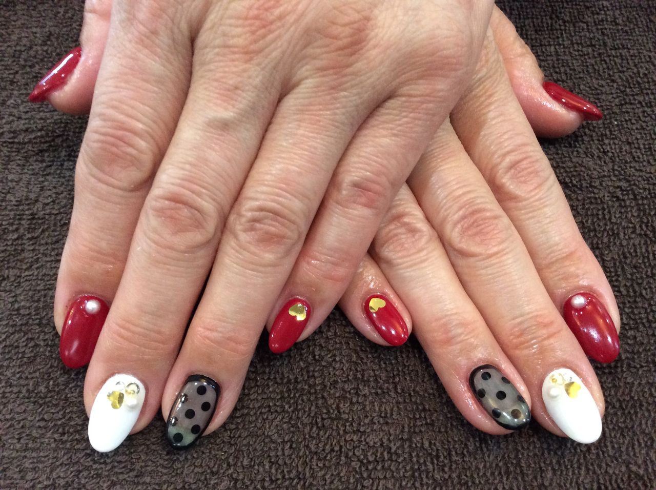 赤 黒ドット 可愛いジェルネイル Nail Salon Freestyle 赤 黒ドット 可愛いジェルネイル Nail Salon Freestyle
