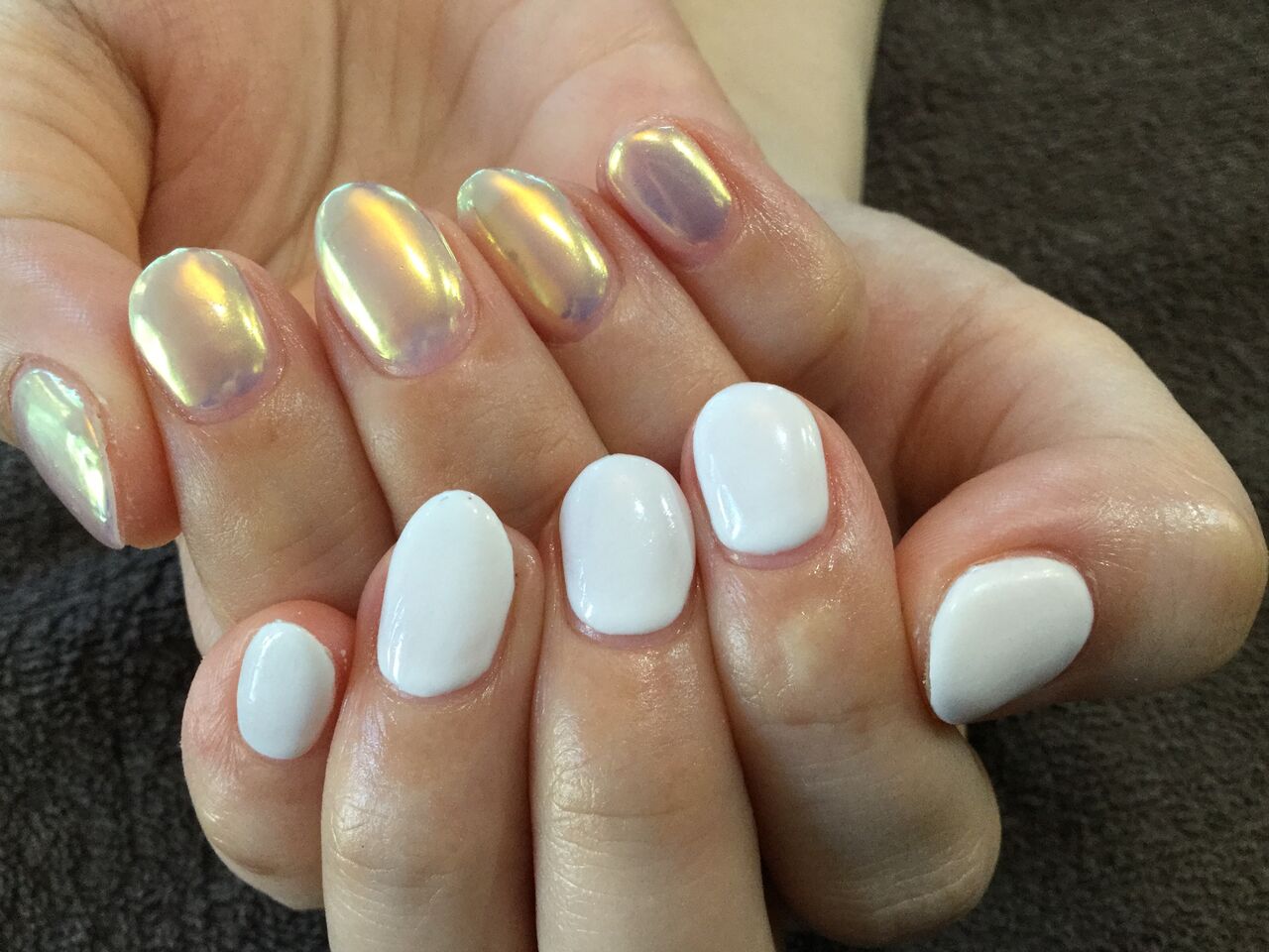 新入荷 オーロラパウダーホワイト 白が爽やかなアシンメトリーネイル Nail Salon Freestyle