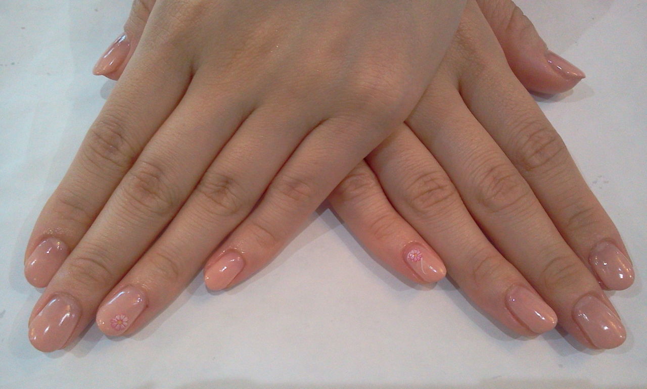 ヌーディーベージュのグラデーションネイル Nail Salon Freestyle
