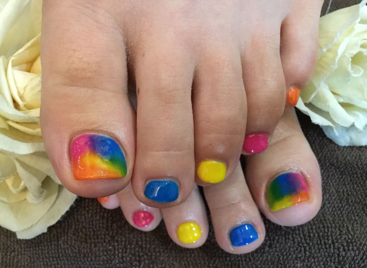 ビビットカラーでカラフルフットネイル Nail Salon Freestyle