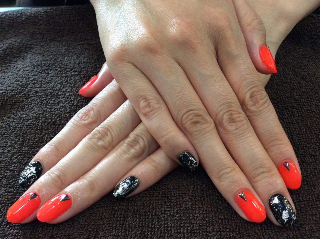 ブラック オレンジがカッコイイ フットネイル Nail Salon Freestyle