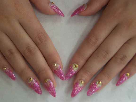 ショッキングピンクが色鮮やかなシェルスカルプ Nail Salon Freestyle