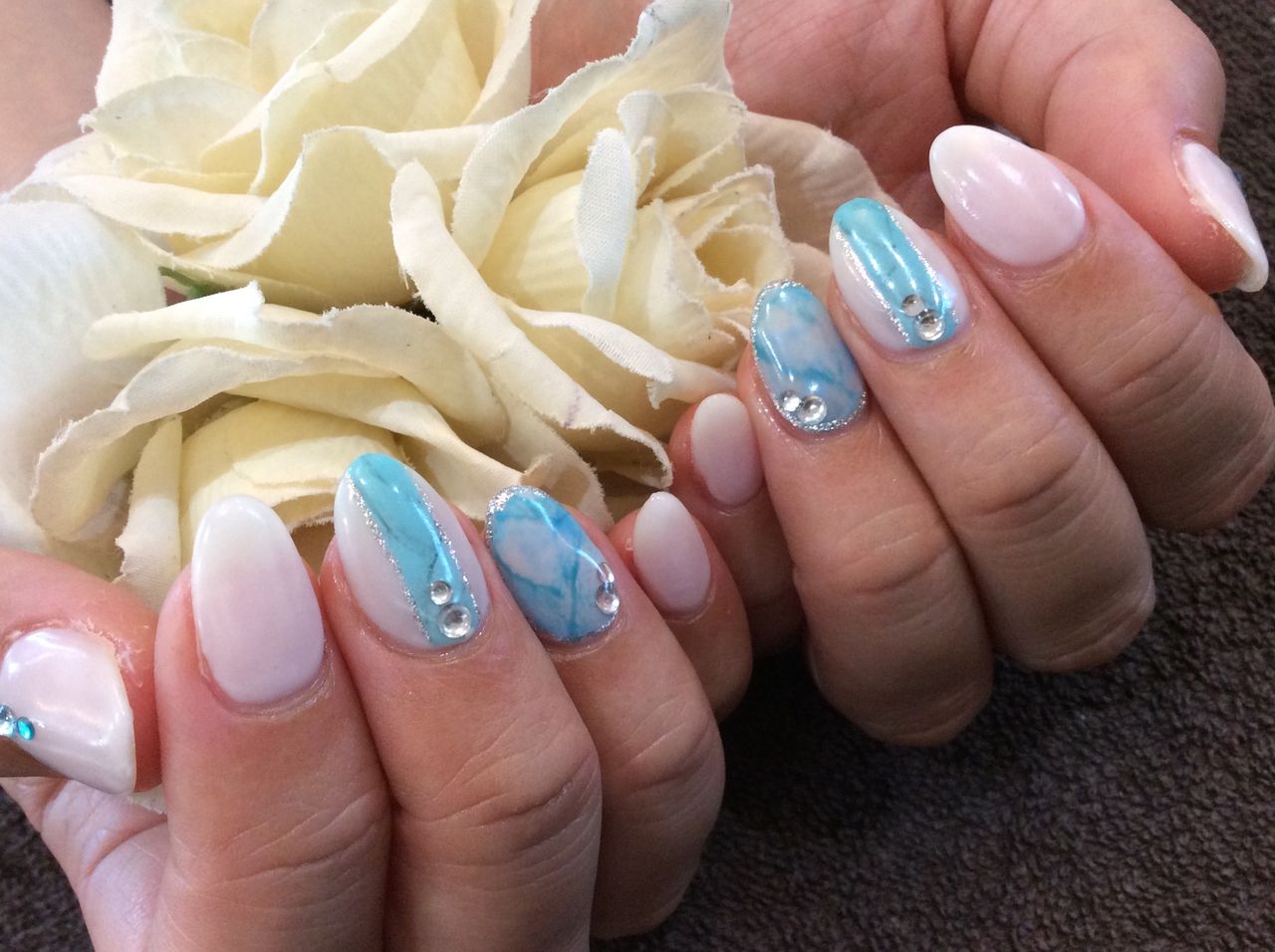 blueアートで涼しげ 乳白色のジェルネイル Nail Salon Freestyle blueアートで涼しげ 乳白色のジェルネイル Nail Salon Freestyle
