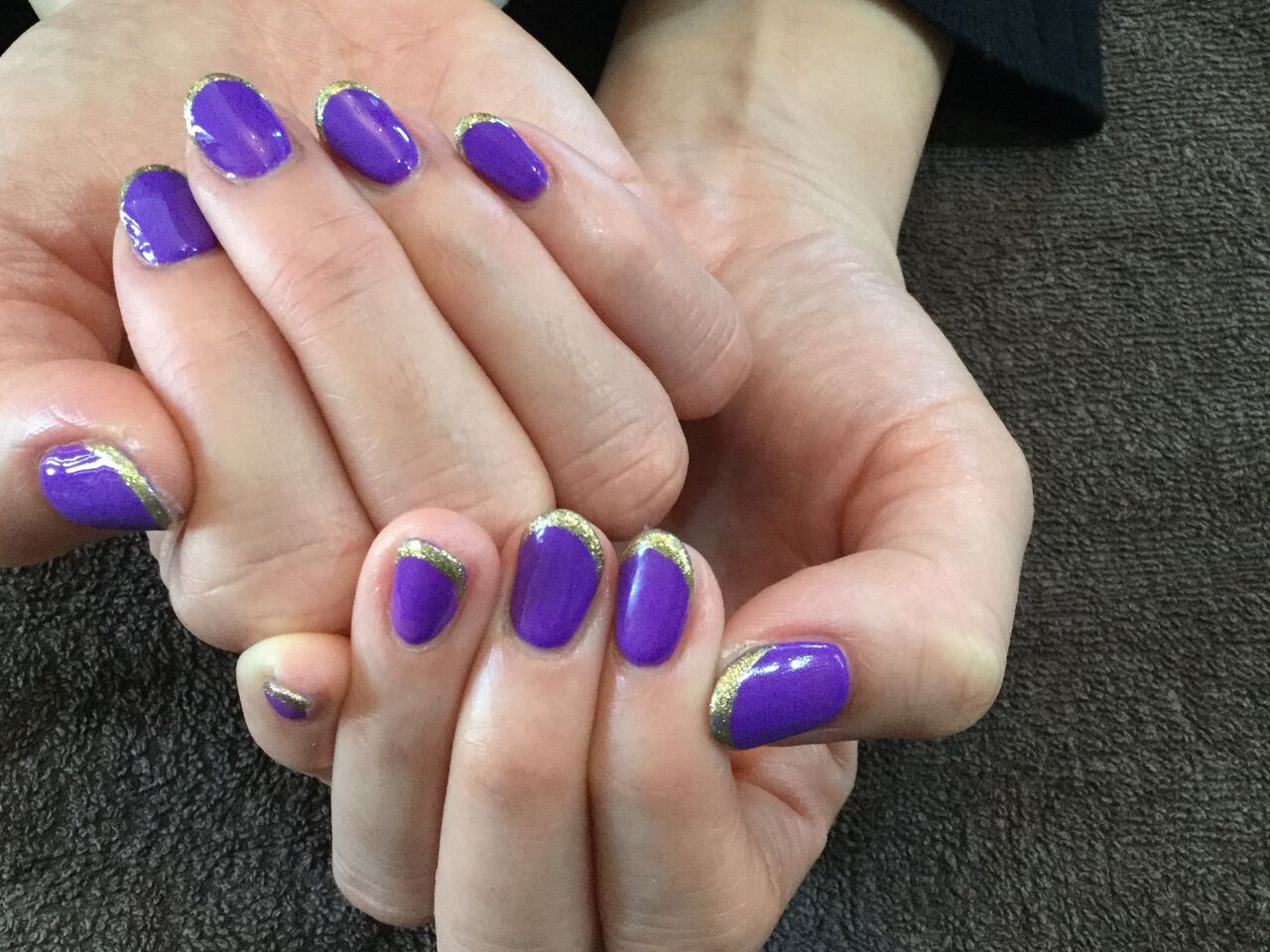 ゴールドラインが華やかなパープルのラインフレンチ Nail Salon Freestyle ゴールドラインが華やかなパープルのラインフレンチ Nail Salon Freestyle