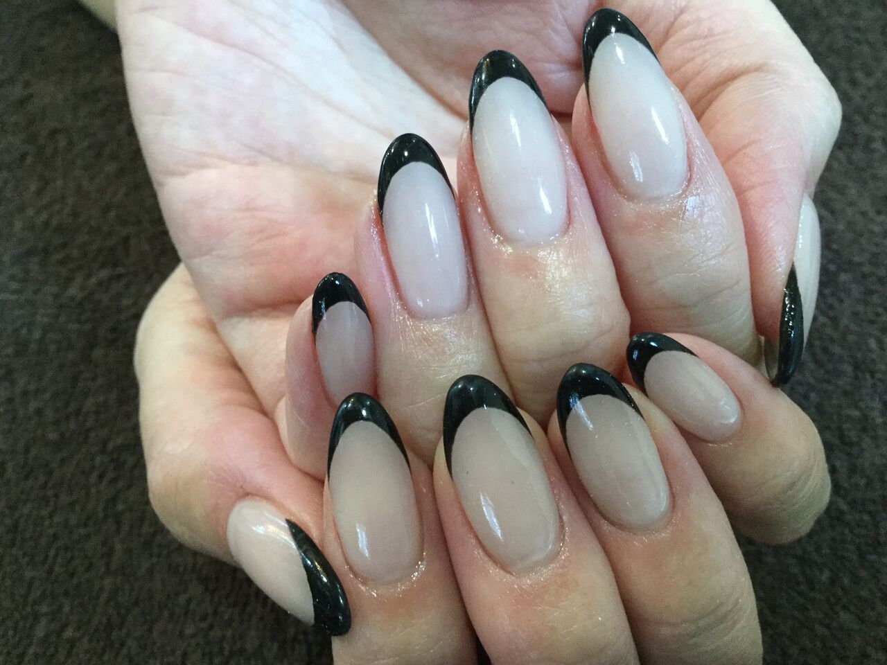 綺麗めデザイン ヌードベージュのスキニー黒フレンチネイル Nail Salon Freestyle
