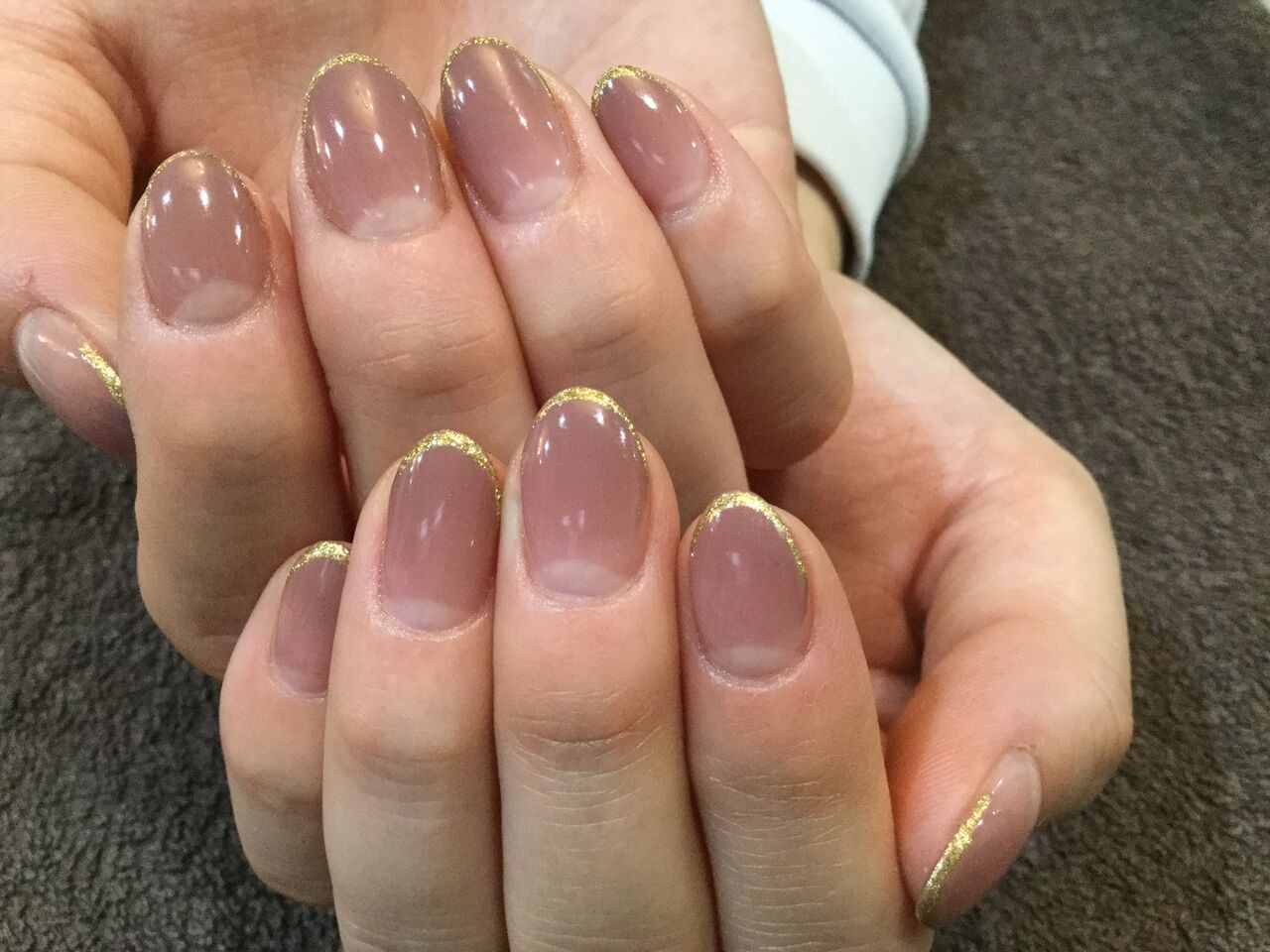 ラメラインがキラリ 綺麗系のラインフレンチネイル Nail Salon Freestyle
