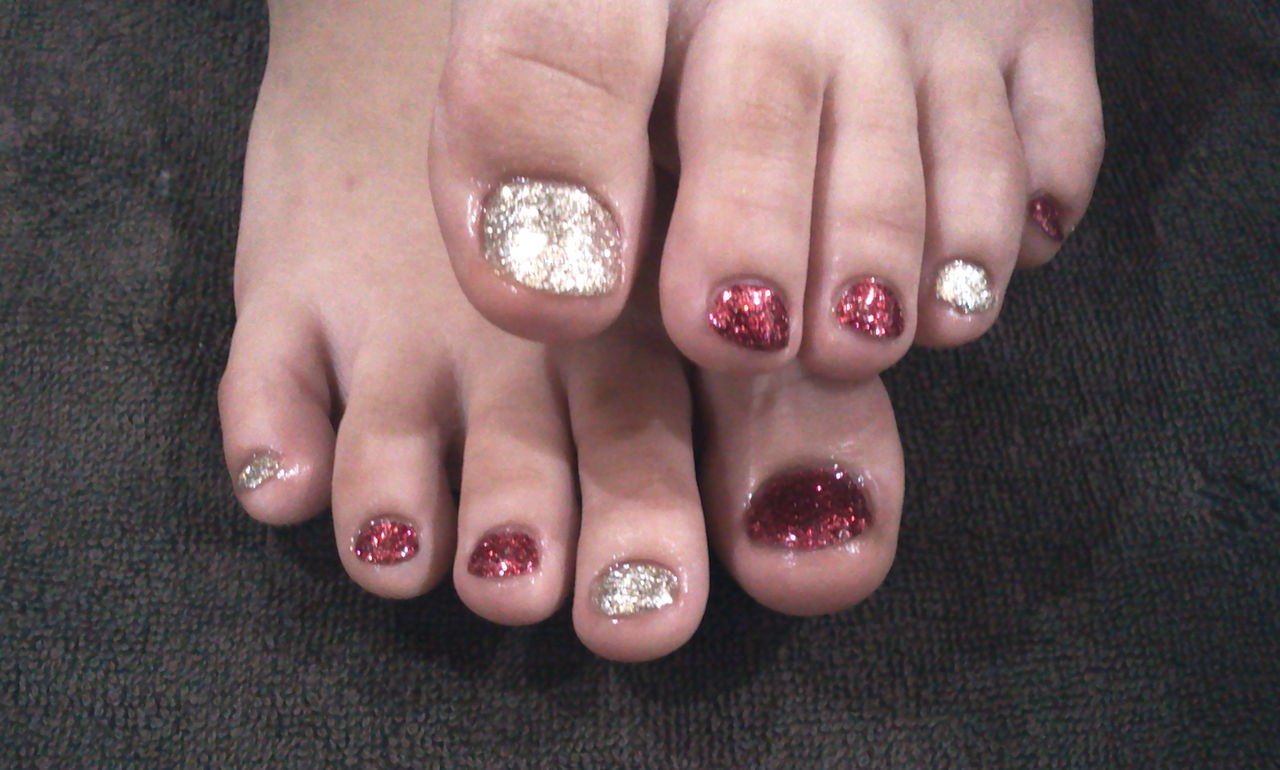 シルバーラメ 赤ラメ色変えフットジェルネイル Nail Salon Freestyle