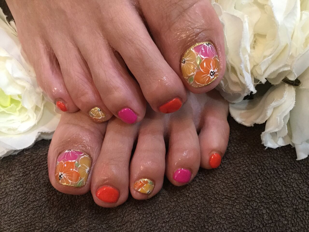 お花柄が素敵 ｓｕｍｍｅｒフットネイル Nail Salon Freestyle