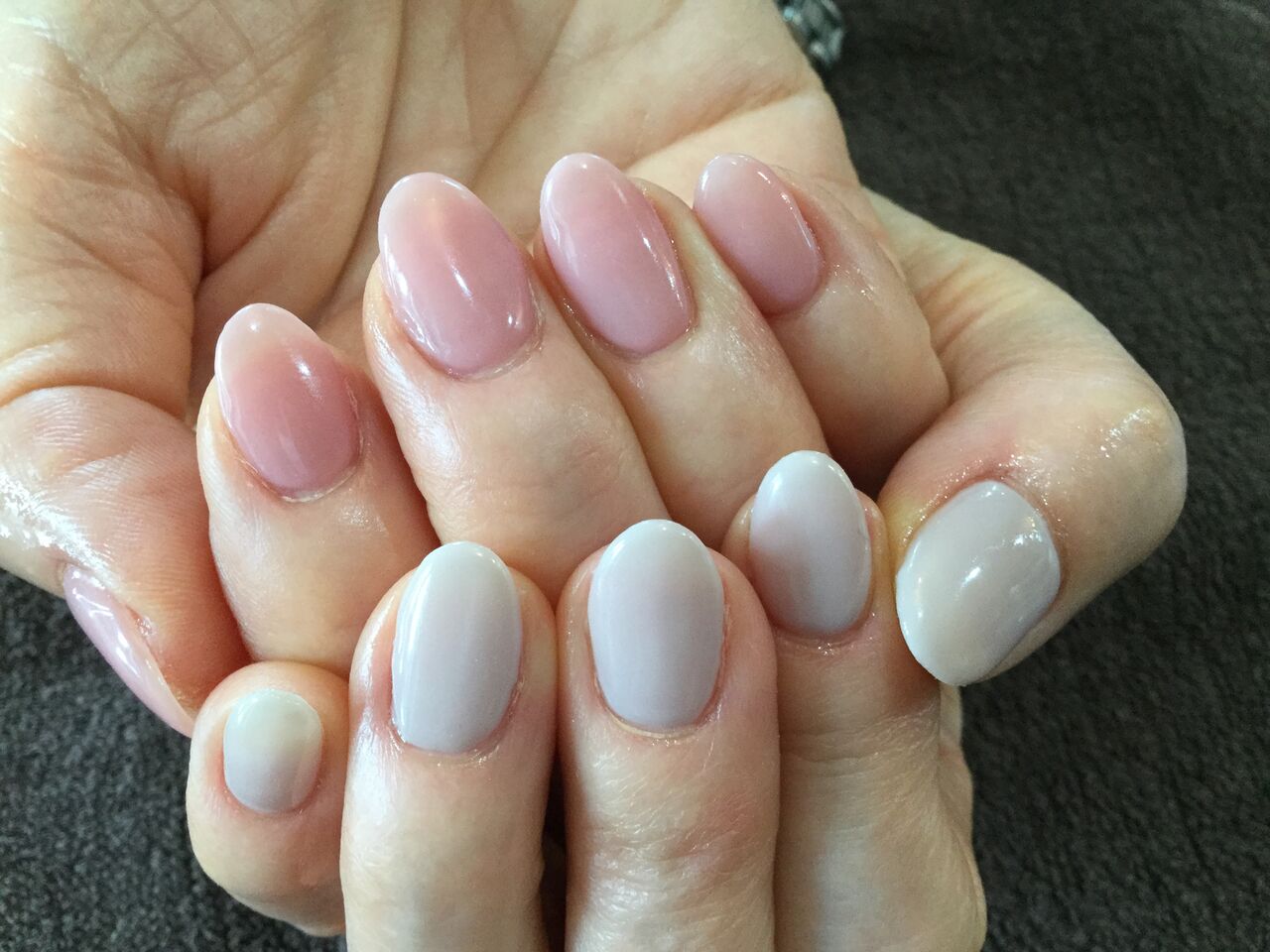 ヌーディピンク ヌーディグレージュの綺麗めアシンメトリーネイル Nail Salon Freestyle ヌーディピンク ヌーディグレージュの綺麗めアシンメトリーネイル Nail Salon Freestyle