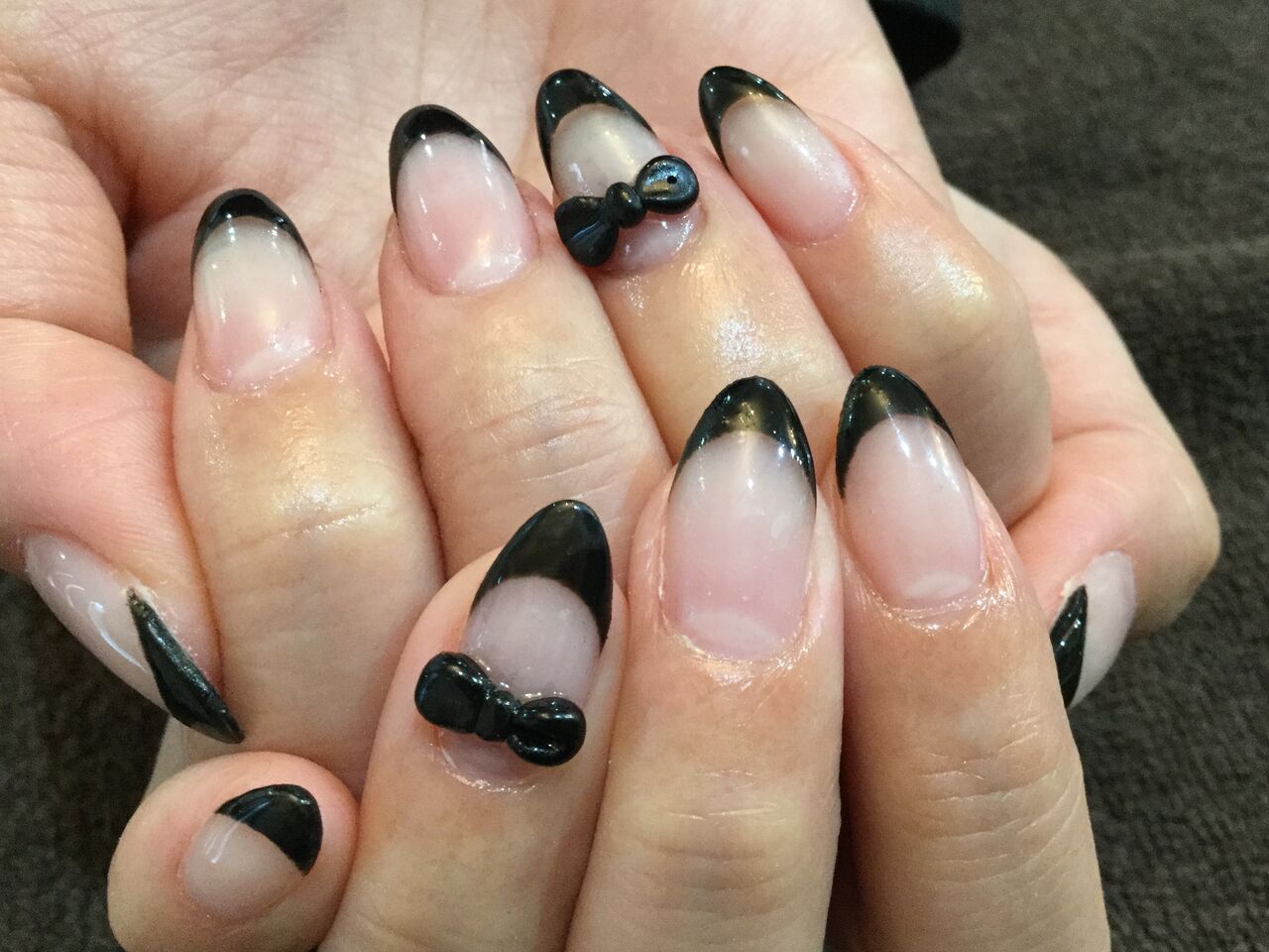 ぷっくりリボンが可愛い 黒のフレンチネイル Nail Salon Freestyle ぷっくりリボンが可愛い 黒のフレンチネイル Nail Salon Freestyle