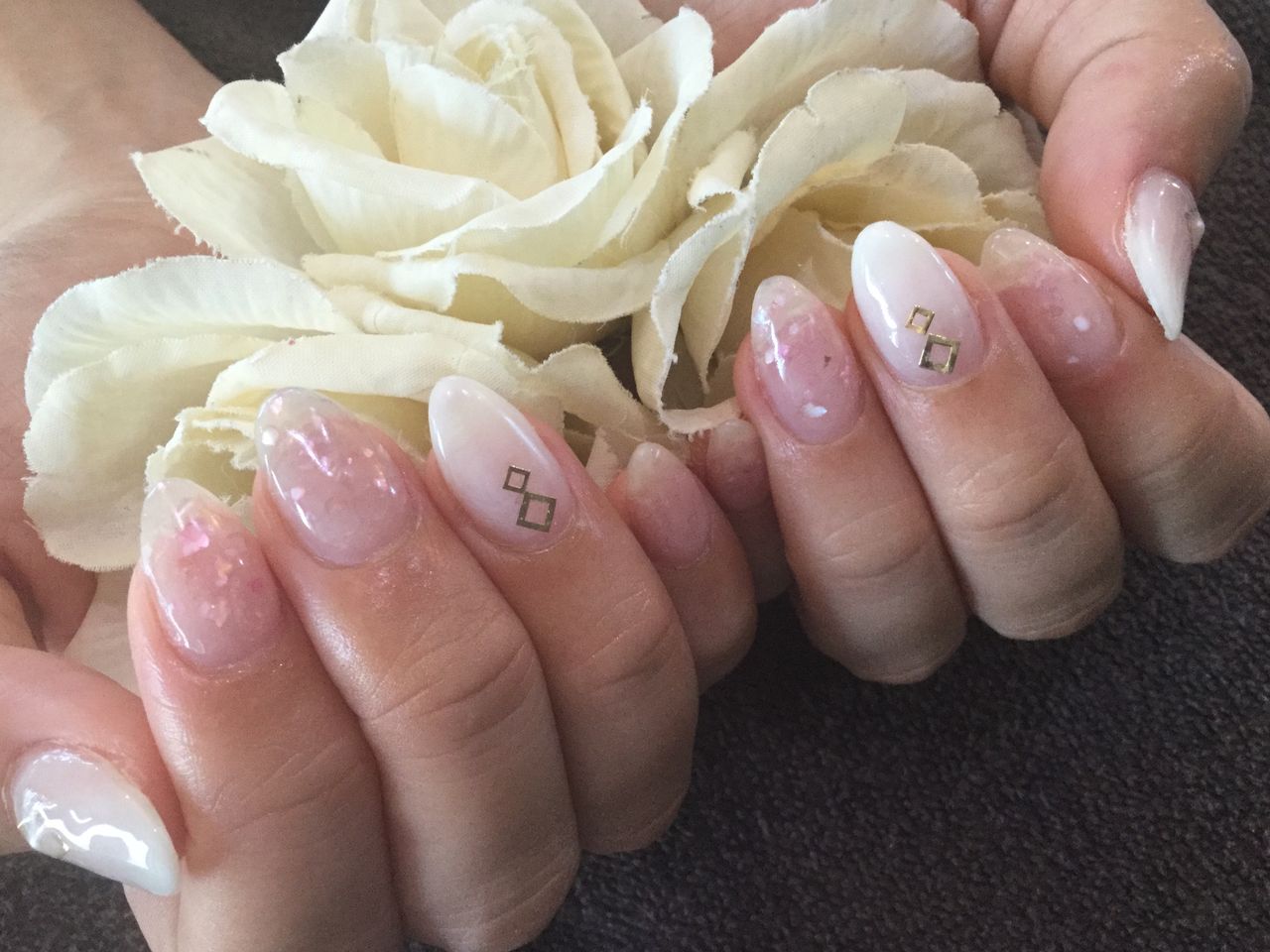 ベースホワイト ピンクシェルがガーリーな色変え ジェルネイル Nail Salon Freestyle