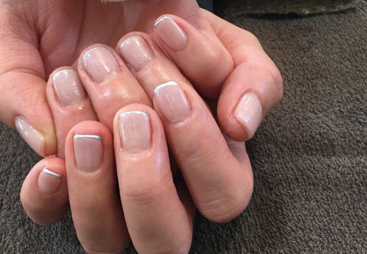 メタリックラインがポイントのラインフレンチネイル 彡 Nail Salon Freestyle メタリックラインがポイントのラインフレンチネイル 彡 Nail Salon Freestyle