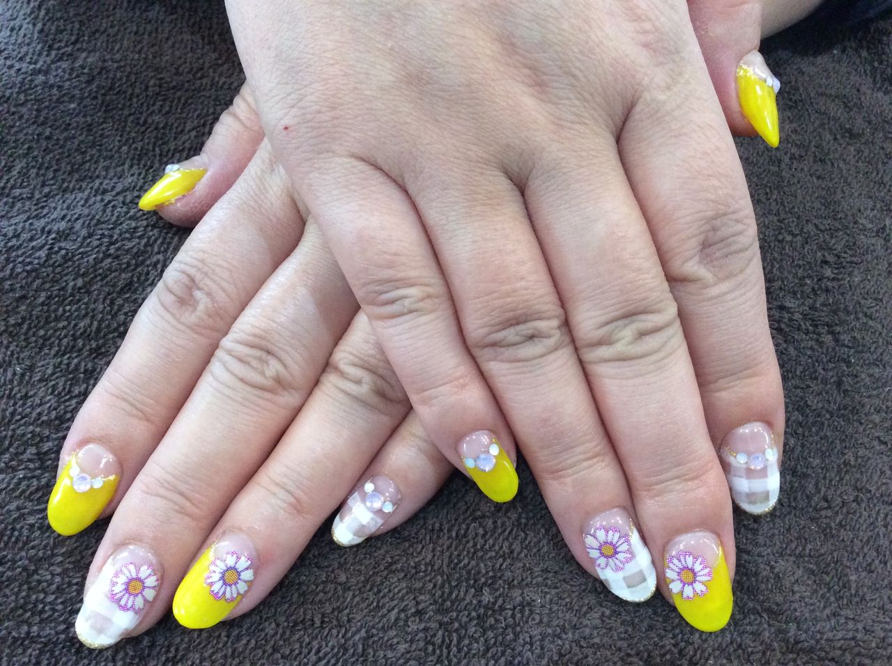 ギンガムチェック マーガレットが可愛い 逆フレンチ ジェルネイル Nail Salon Freestyle