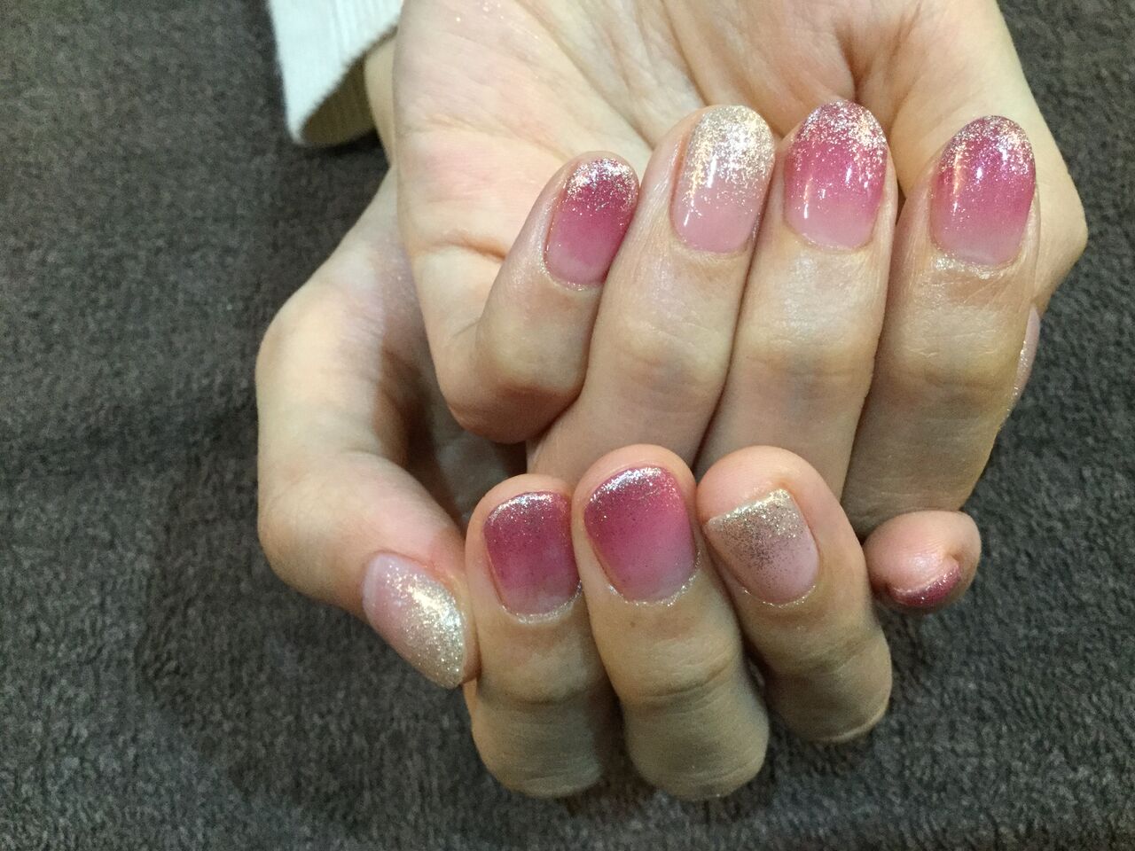 くすみピンクパープル ホワイトゴールドのキラキラグラデーションネイル Nail Salon Freestyle
