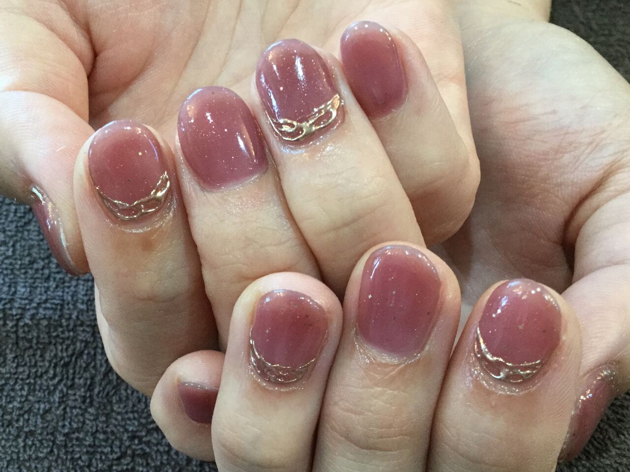ミラーがpoint シアー キラキラワインカラーのワンカラーネイル Nail Salon Freestyle ミラーがpoint シアー キラキラワインカラーのワンカラーネイル Nail Salon Freestyle