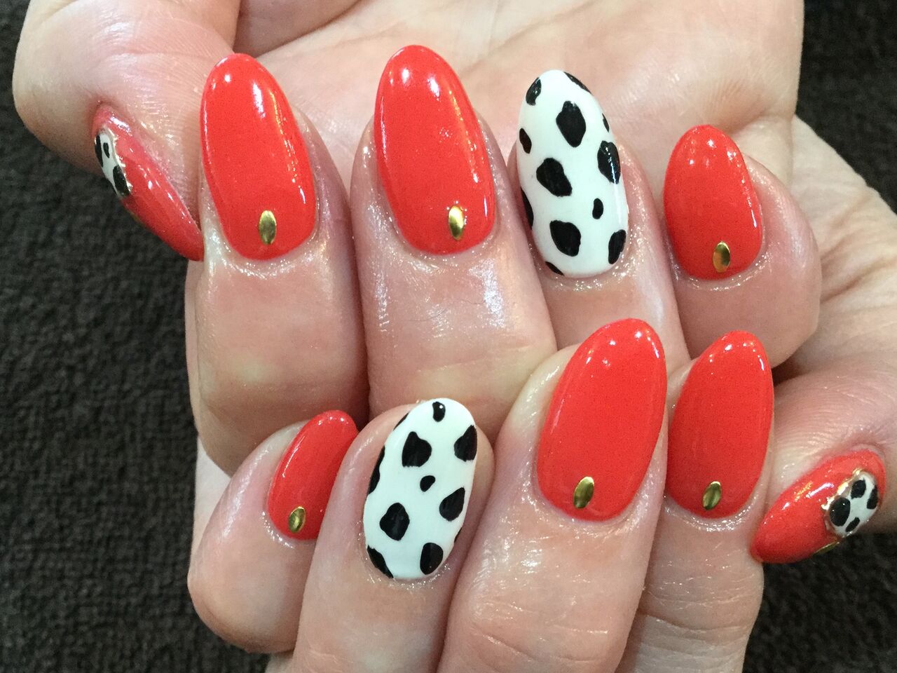 レッドオレンジが映える ダルメシアン柄ネイル Nail Salon Freestyle