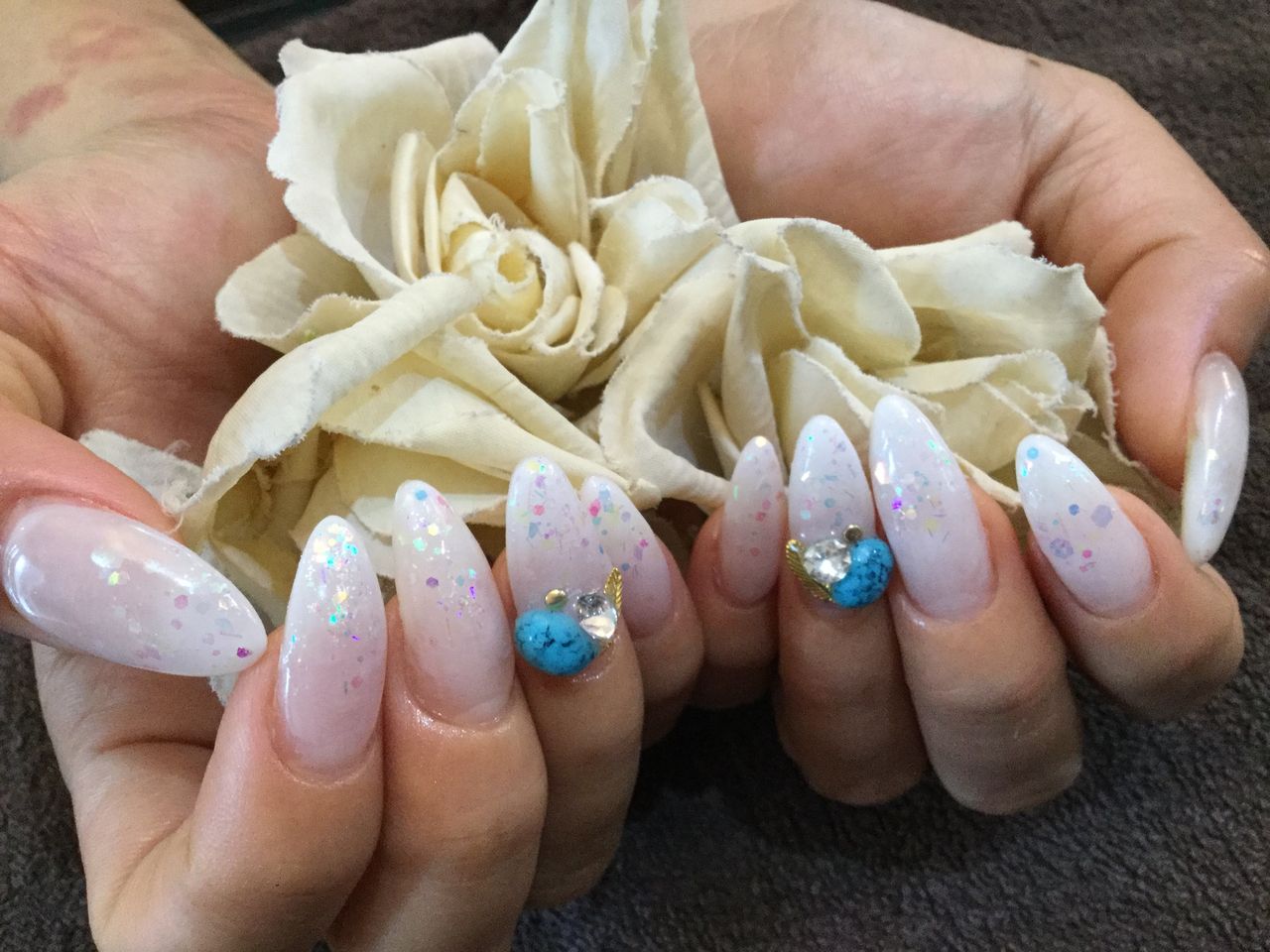 ターコイズが爽やかなキラキラ グラデーション ジェルネイル Nail Salon Freestyle