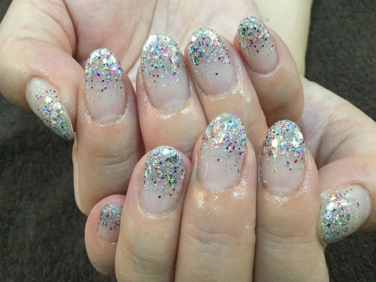 ギラギラ 華やか ラメ ホログラムのグラデーションネイル Nail Salon Freestyle