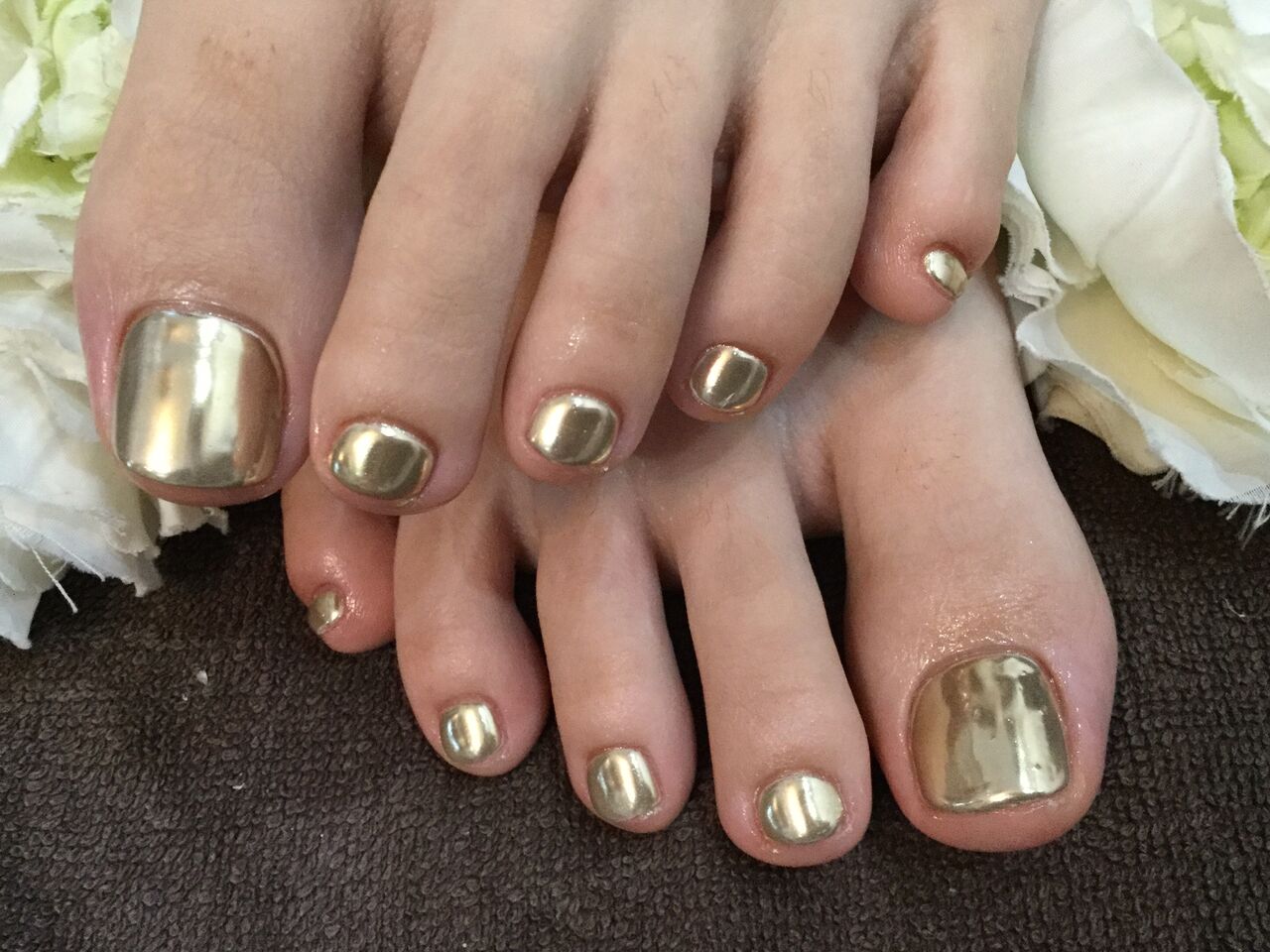 シャンパンゴールドのミラーフットネイル Nail Salon Freestyle
