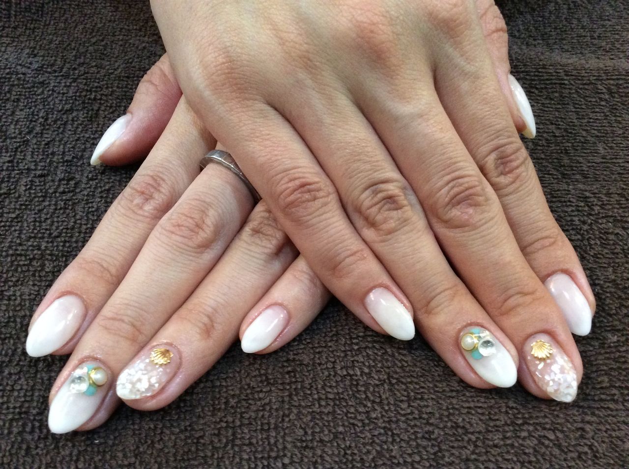 ２本お直し シェルのグラデーションジェルネイル Nail Salon Freestyle