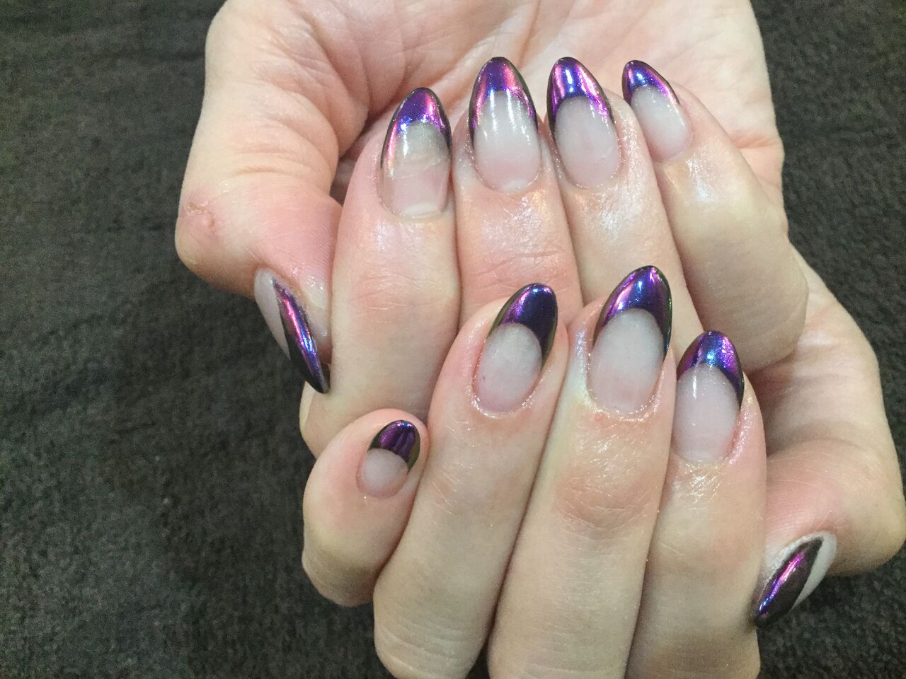 ピカピカ光沢 オーロラパープルのフレンチネイル Nail Salon Freestyle